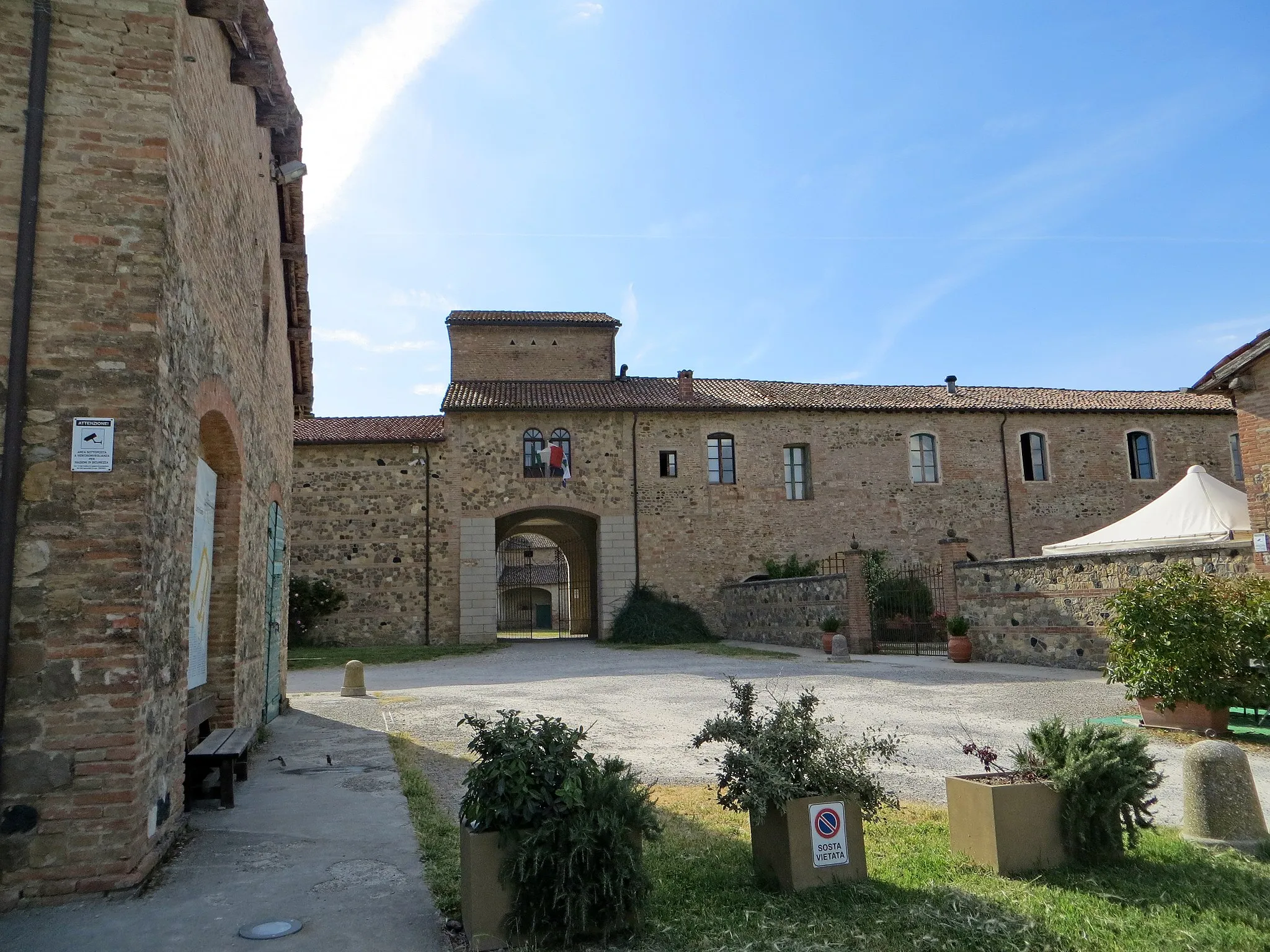 Photo showing: Corte di Giarola (Collecchio) - cortile d'ingresso