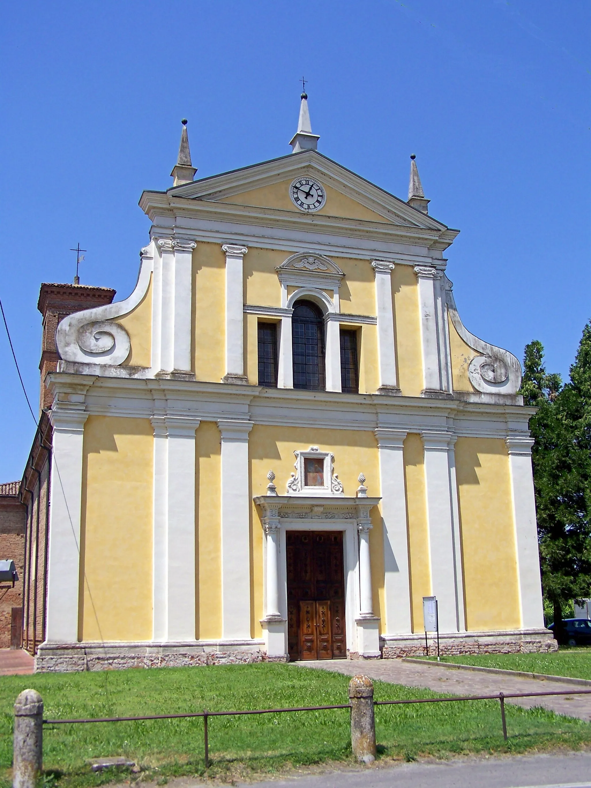 Photo showing: La facciata della chiesa di Santa Maria Annunziata a Pieve Saliceto.