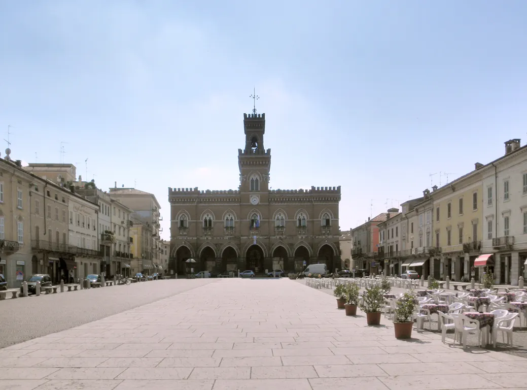 Photo showing: Piazza Garibaldi a Casalmaggiore