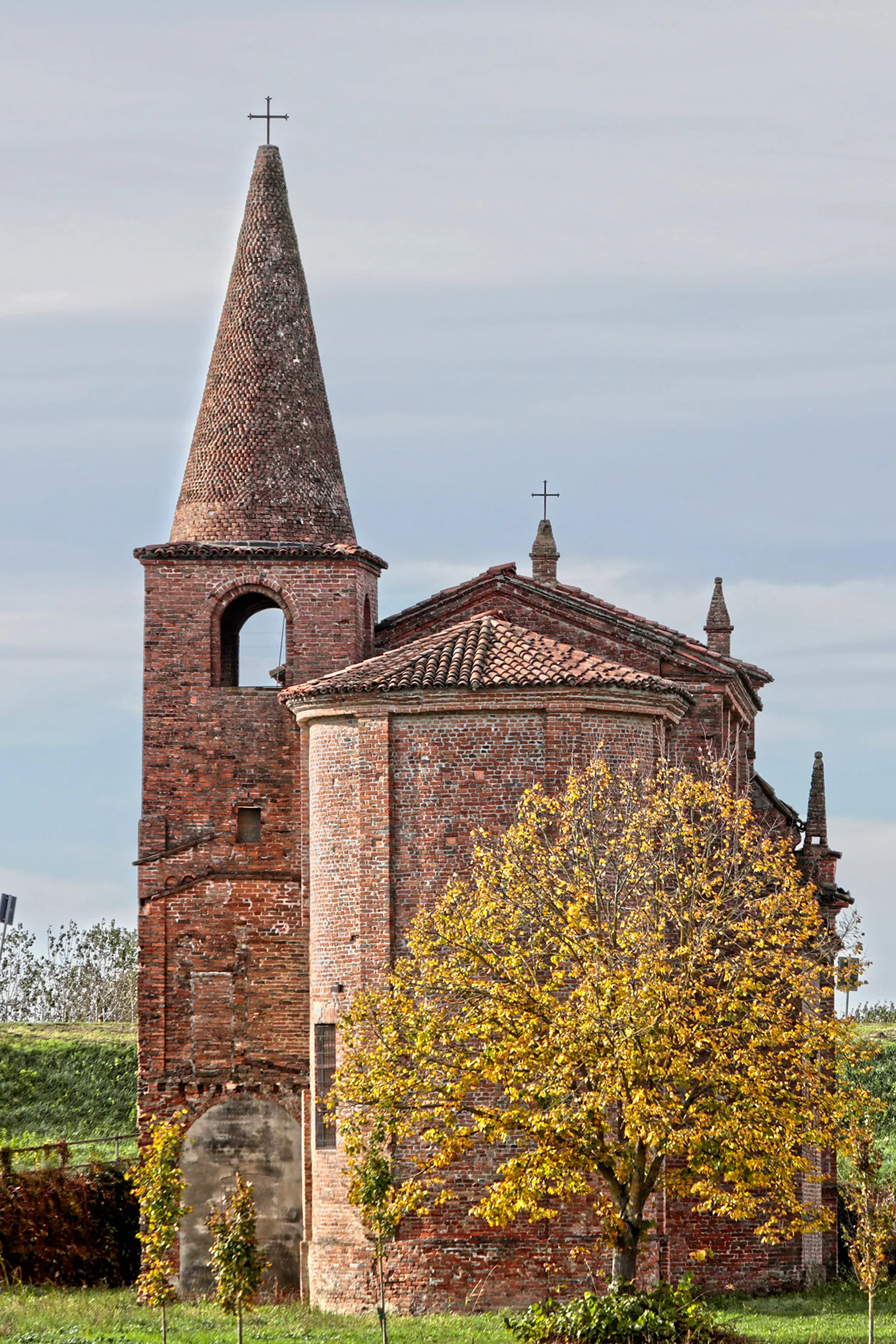 Photo showing: chiesa eretta a Maria contro le alluvioni del po che in passato allagavano la zona