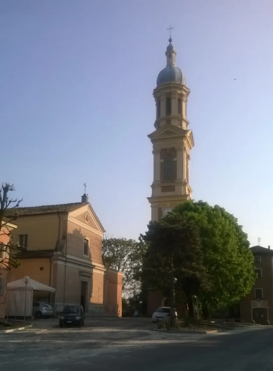 Photo showing: Chiesa e campanile di Portile (MO)