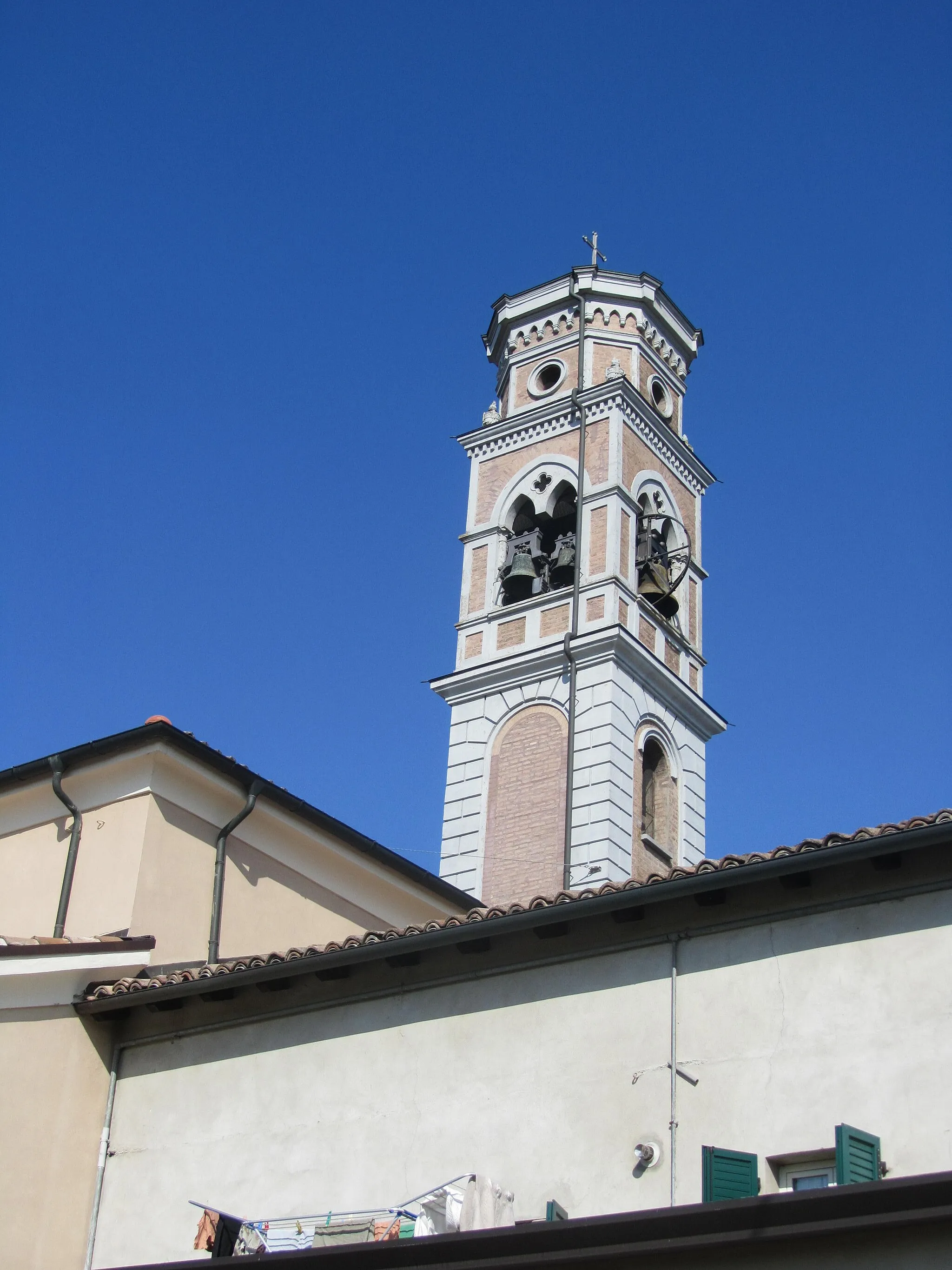 Photo showing: Il campanile della chiesa di Gavassa, provincia di Reggio Emilia.