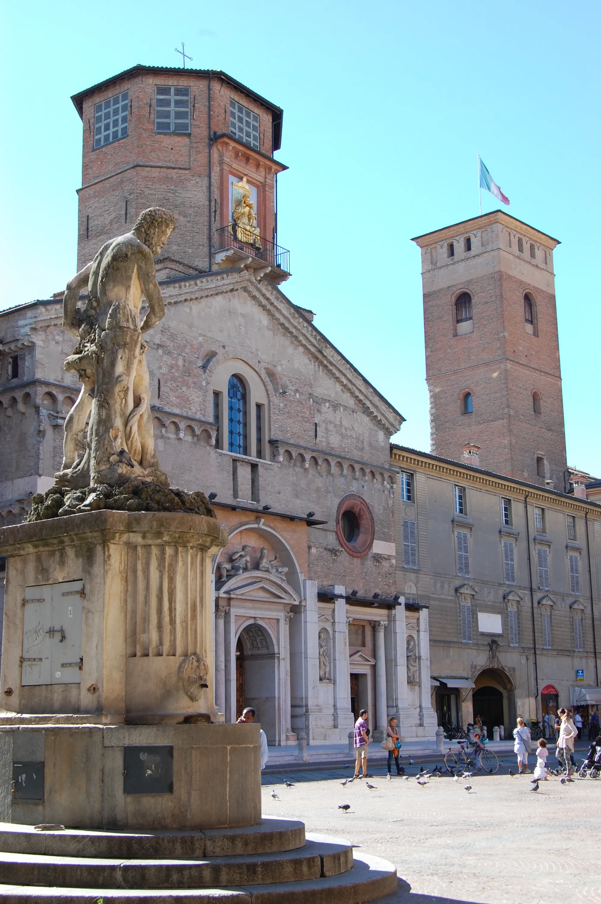 Photo showing: Piazza Prampolini