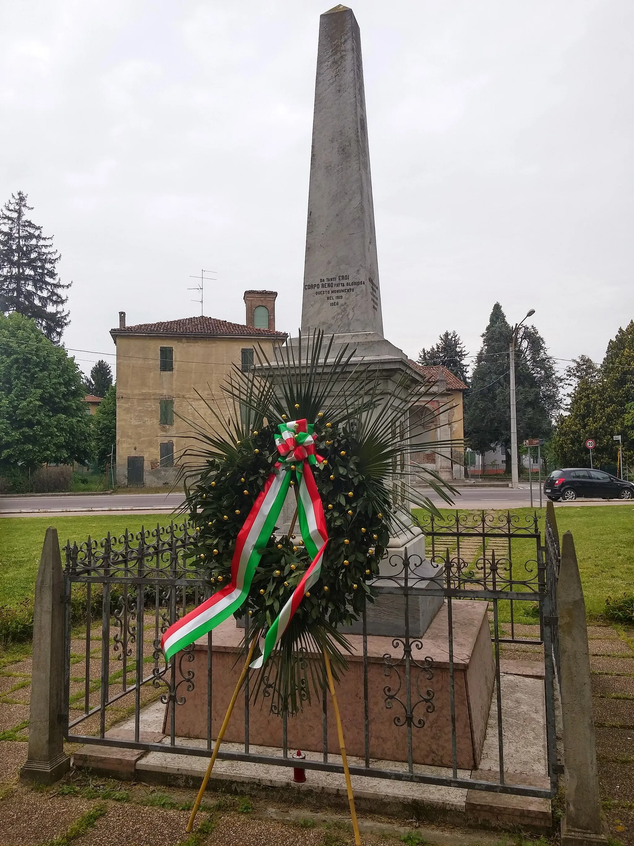 Photo showing: Monumento ai Caduti di Corporeno (1919), primo costruito in Italia