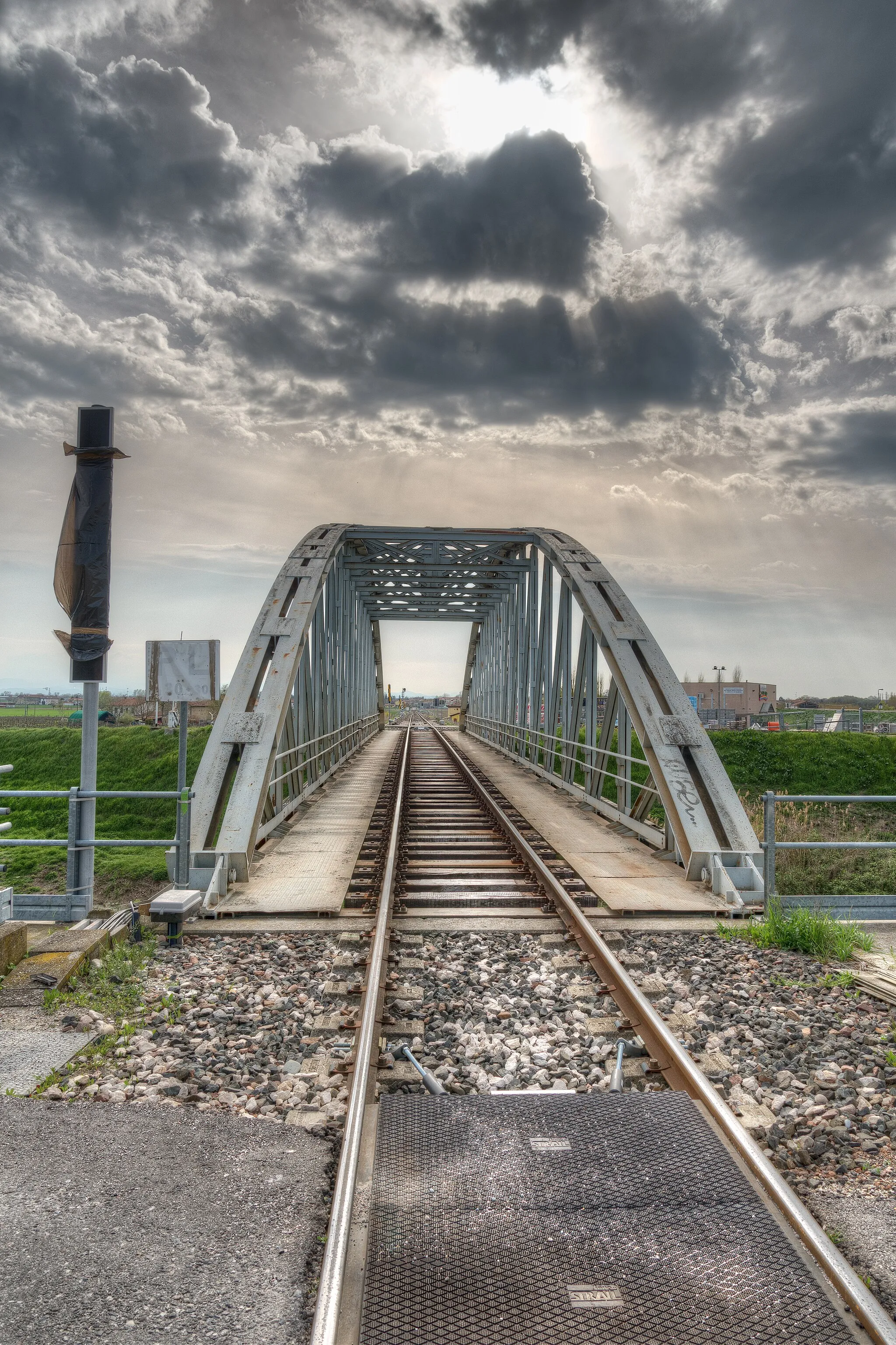 Photo showing: Ponte sulla linea ferroviaria Parma-Suzzara - Guastalla, Reggio Emilia, Italia