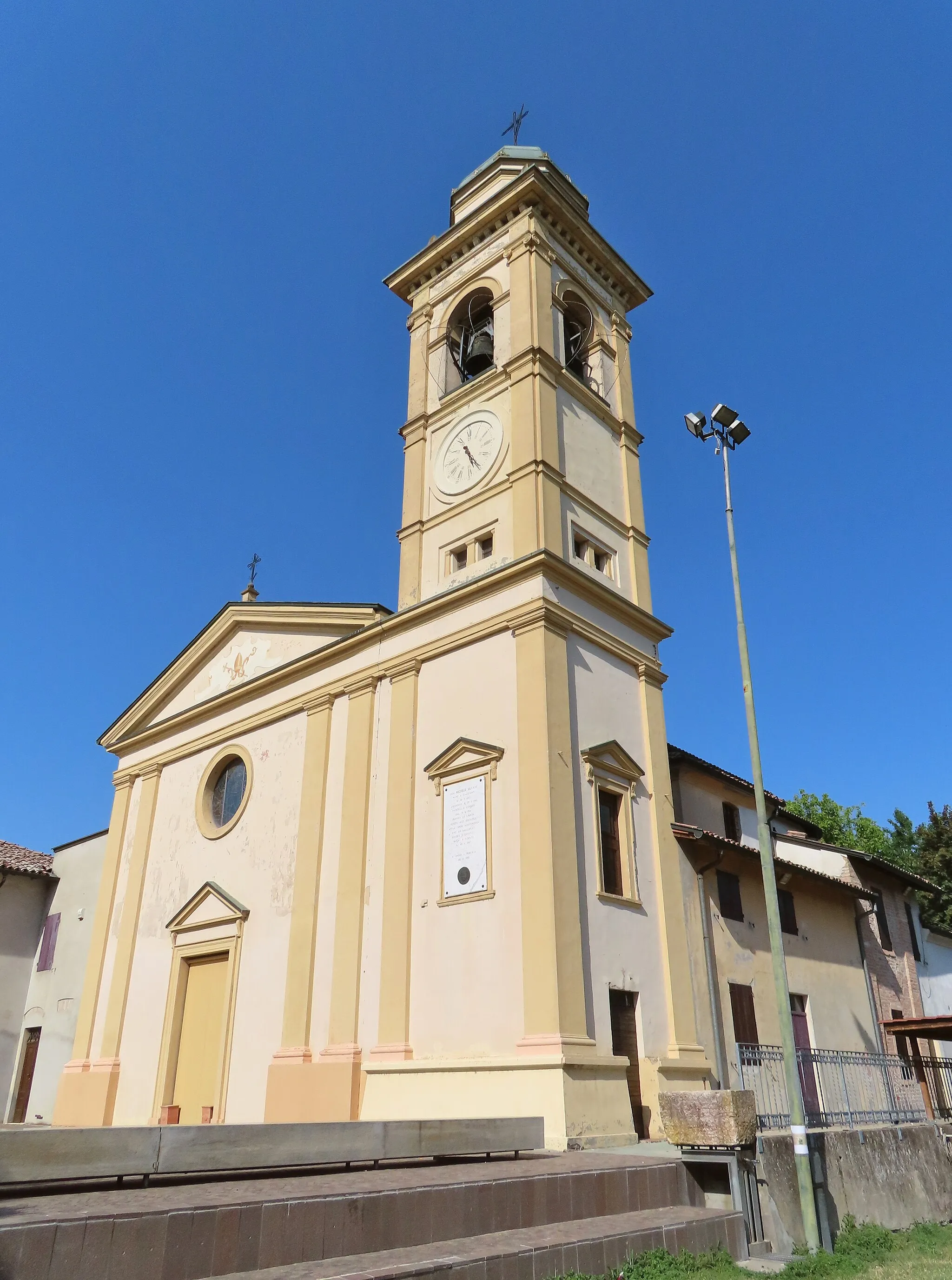 Photo showing: Facciata e lato sud della chiesa di San Siro