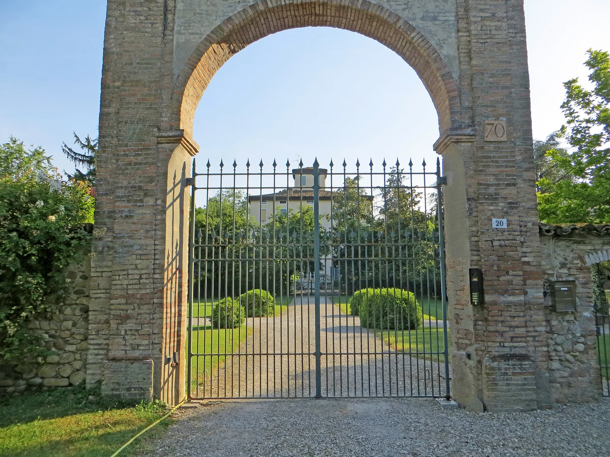 Photo showing: Villa Borri (Basilicagoiano, Montechiarugolo) - arco d'ingresso