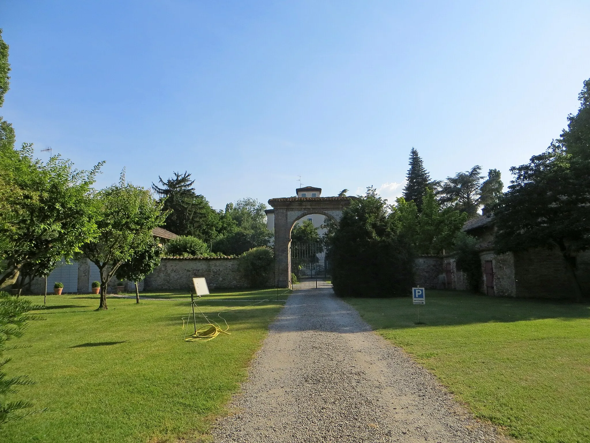 Photo showing: Villa Borri (Basilicagoiano, Montechiarugolo) - viale d'ingresso