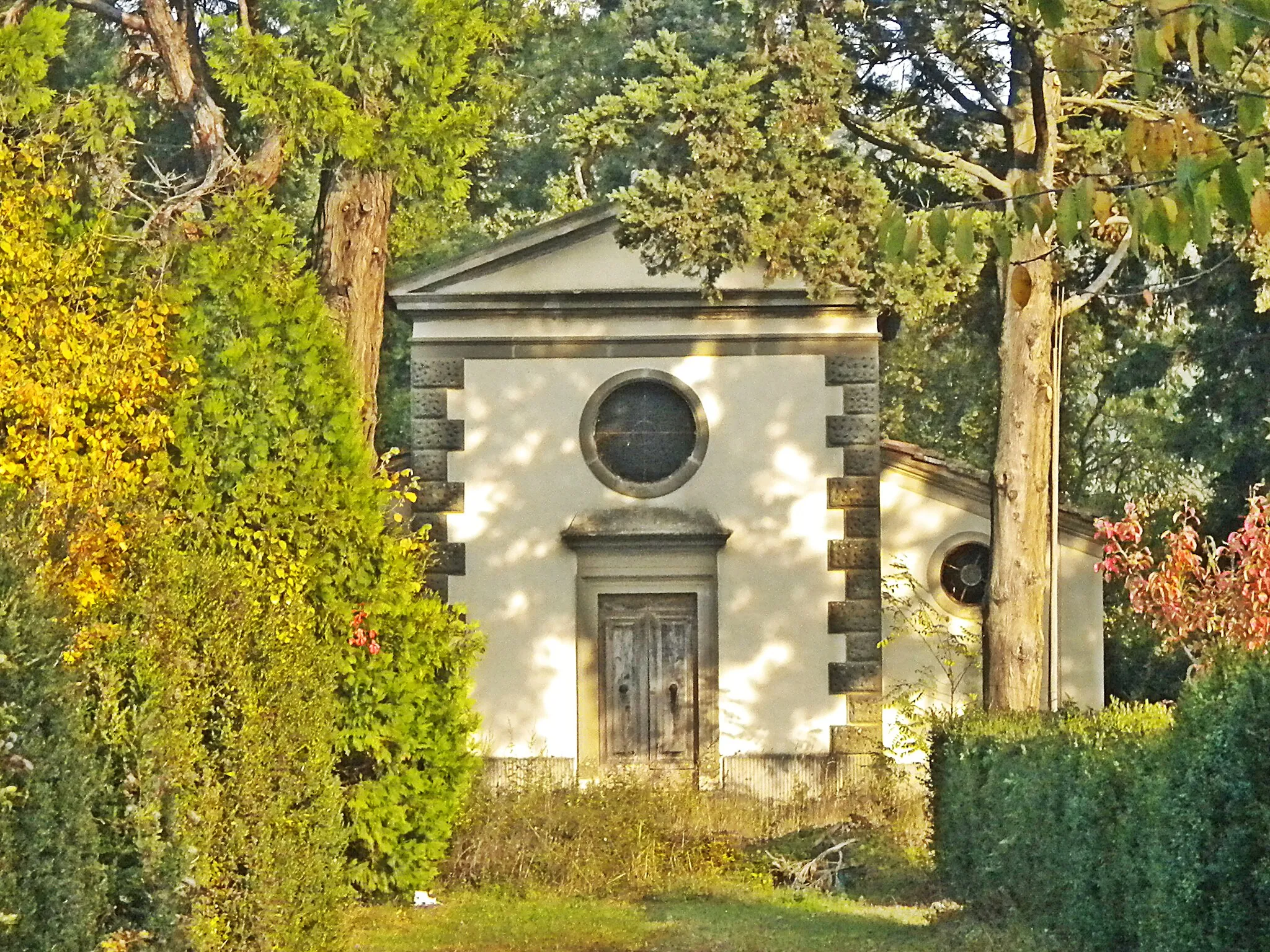 Photo showing: chapel of the old cemetery