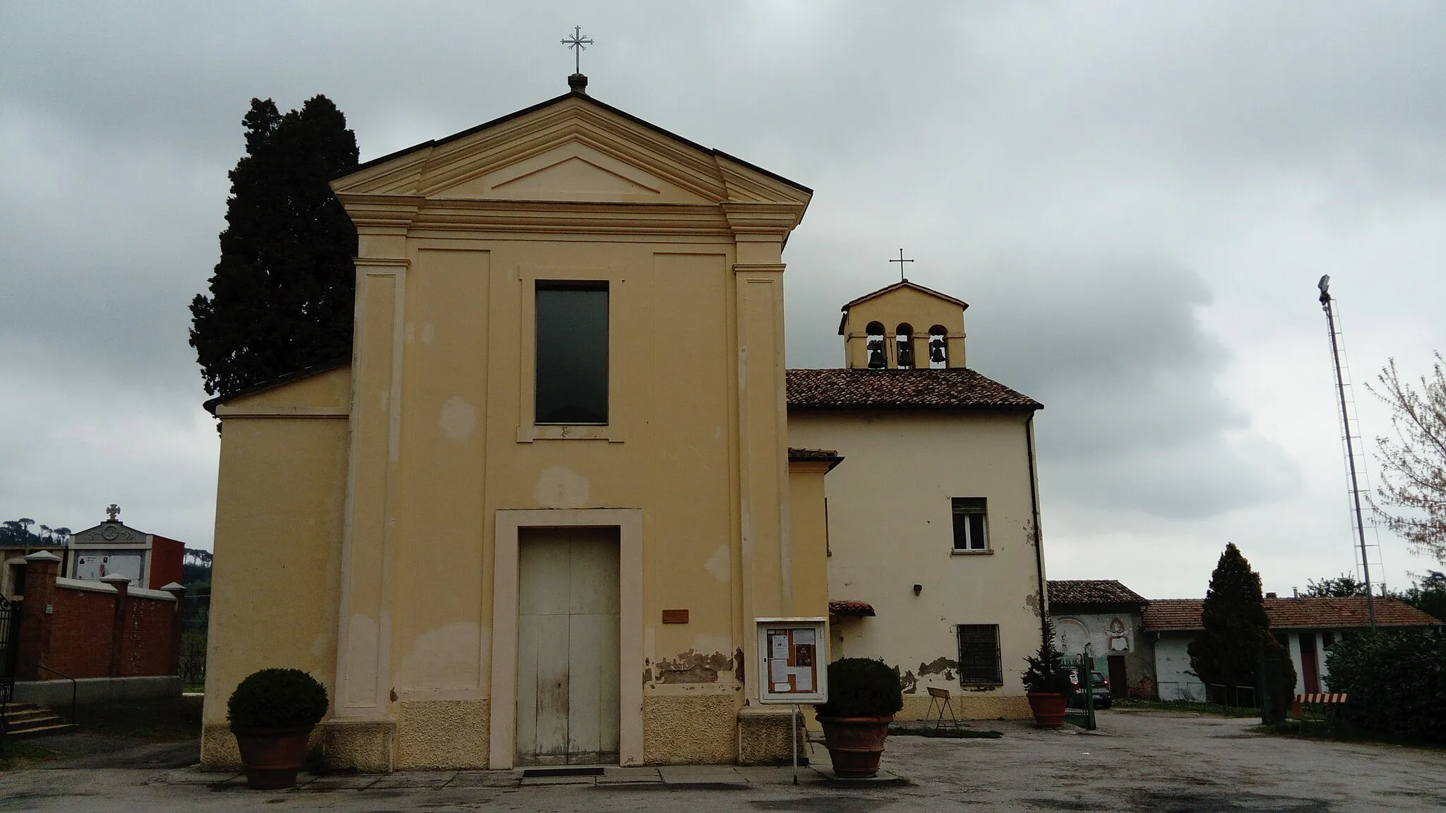 Photo showing: Facciata della chiesa