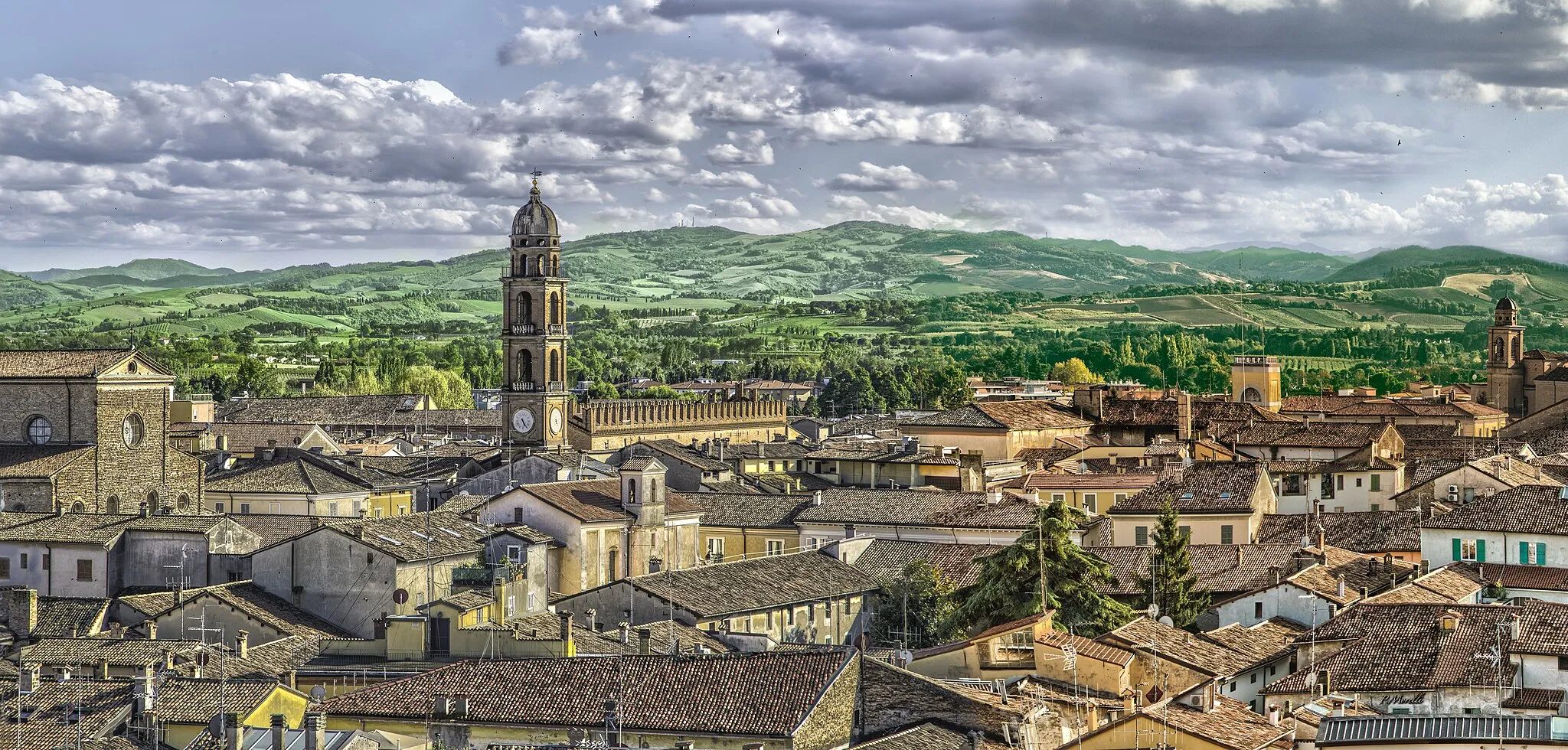Photo showing: Panoramica su Faenza. Foto di Paolo Morelli.