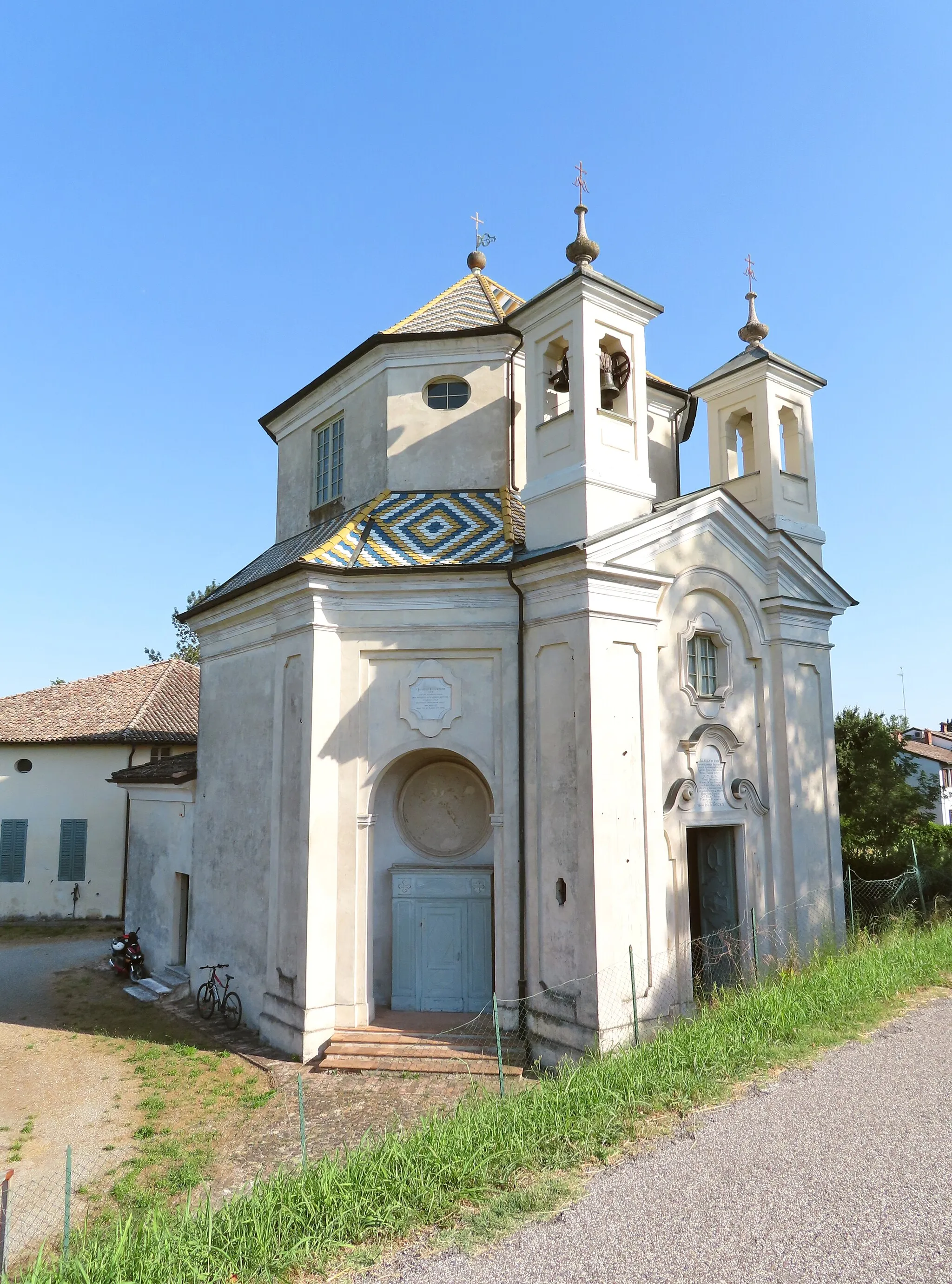 Photo showing: Facciata e lato nord dell'oratorio della Santissima Annunziata
