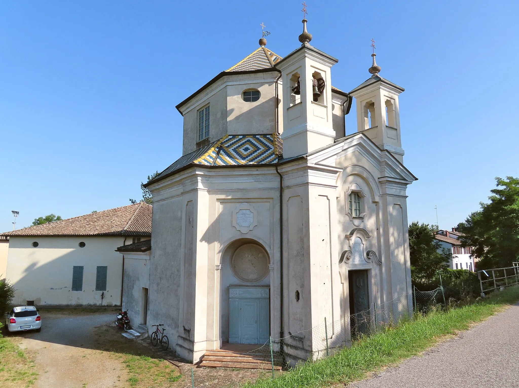 Photo showing: Facciata e lato nord dell'oratorio della Santissima Annunziata