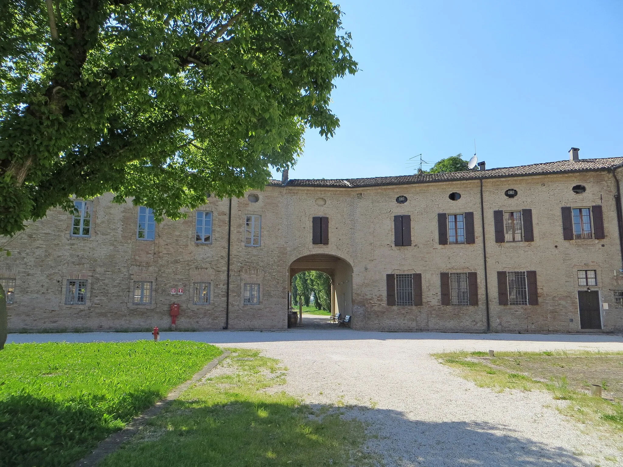 Photo showing: Abbazia di Valserena (Paradigna - Parma) - corte delle Sculture (lati ovest)