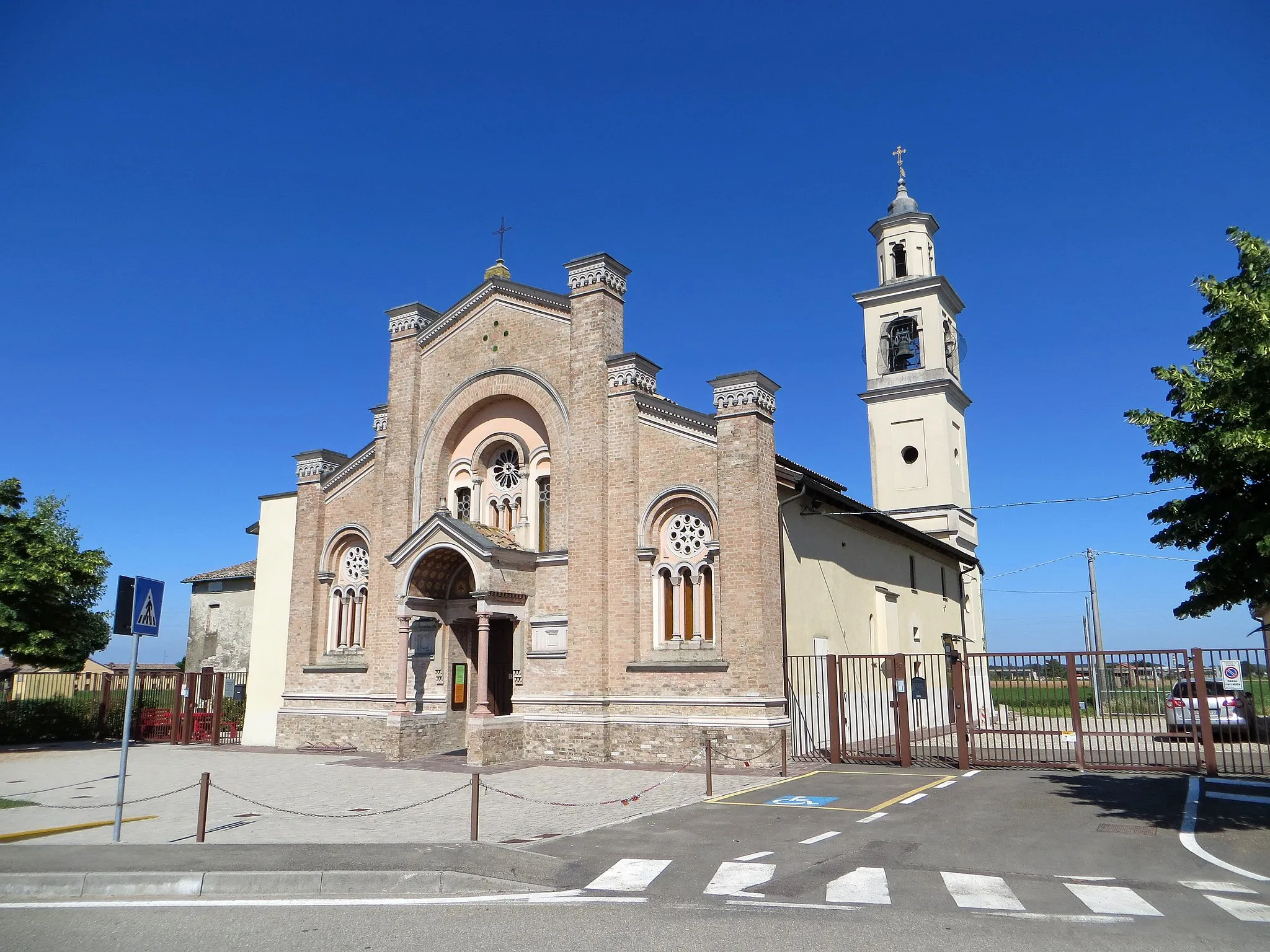 Photo showing: Chiesa di Sant'Ilario (Fognano, Parma) - facciata e lato sud