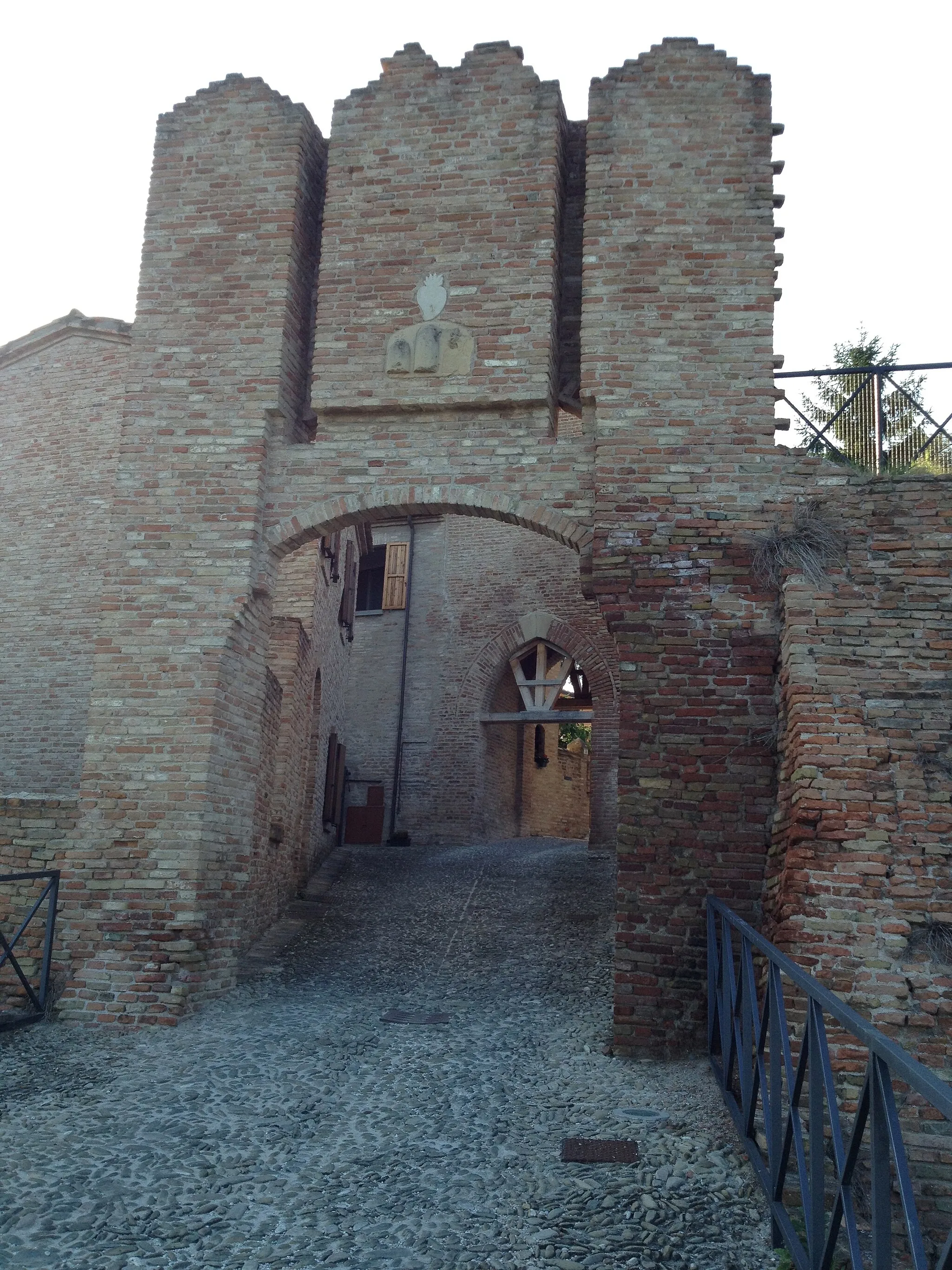 Photo showing: Porta del castello di Coriano