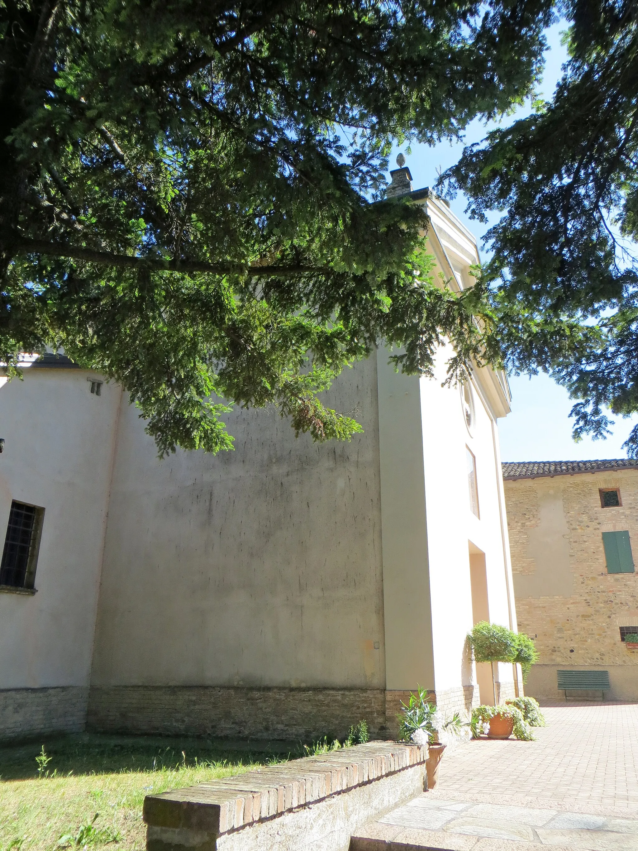 Photo showing: Chiesa di San Pietro Apostolo (Roncopascolo, Parma) - lato nord
