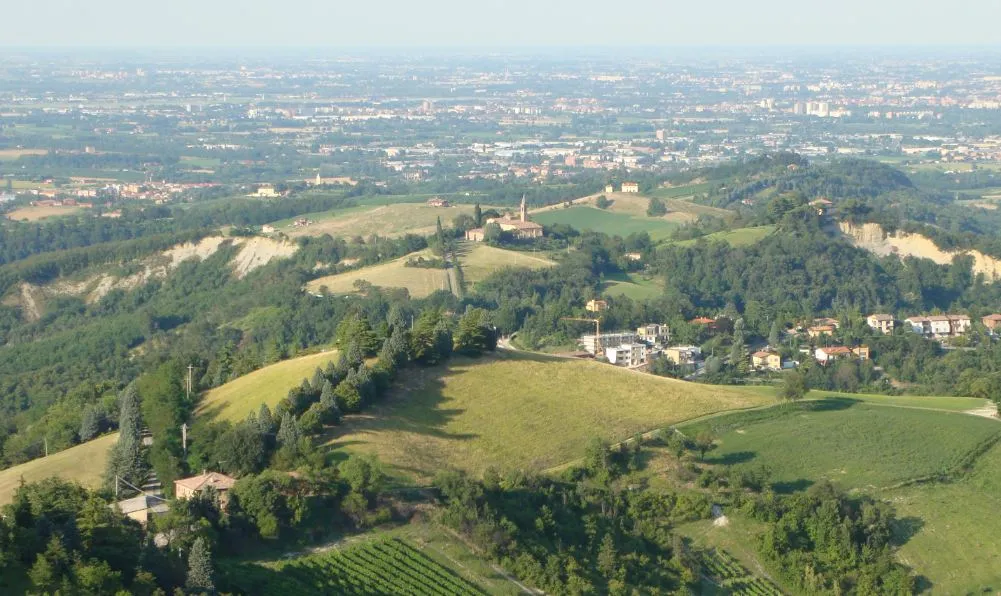 Photo showing: San Lorenzo in Collina, veduta panoramica del complesso pievano