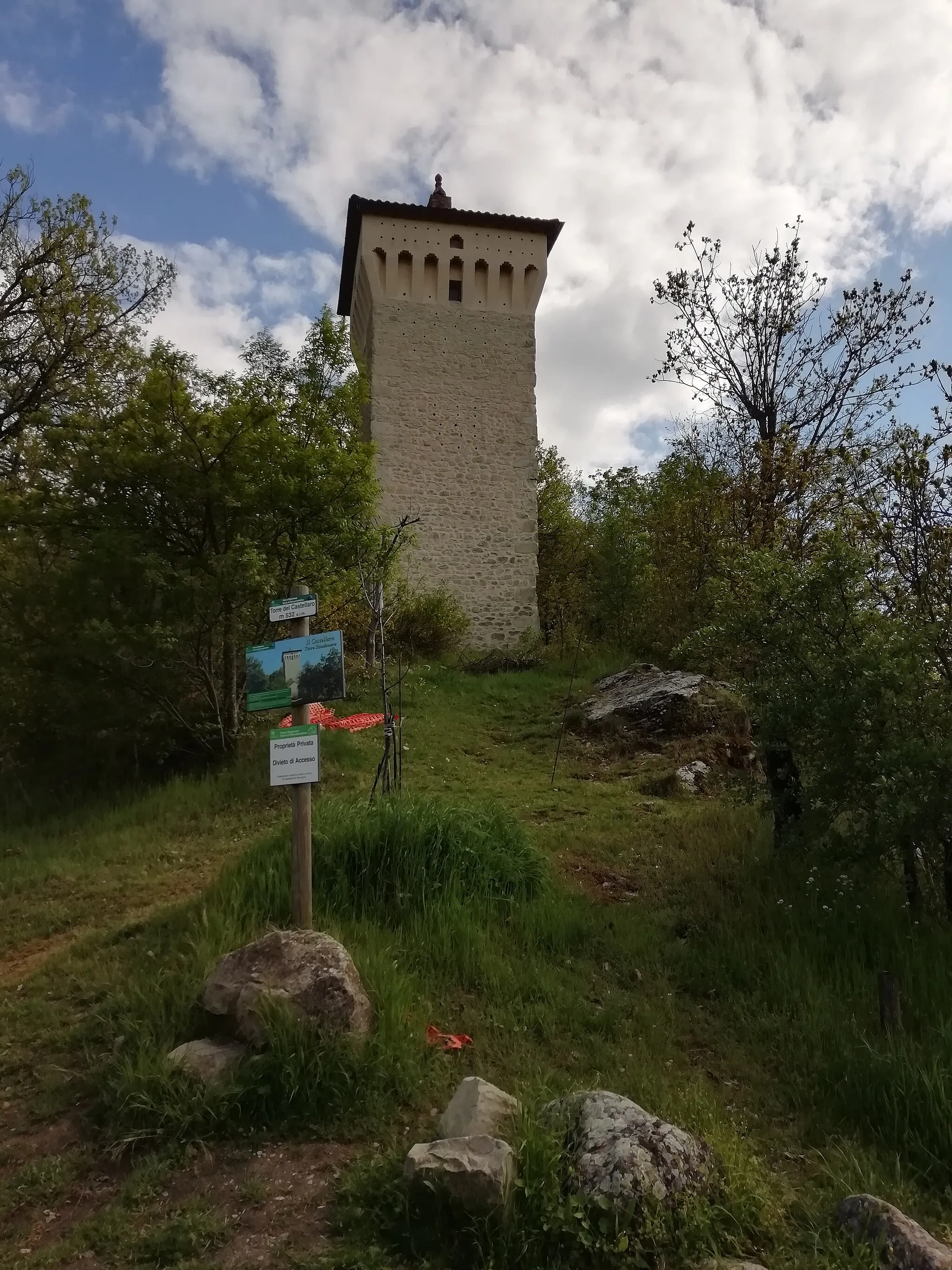 Photo showing: Torre presso Roccamalatina