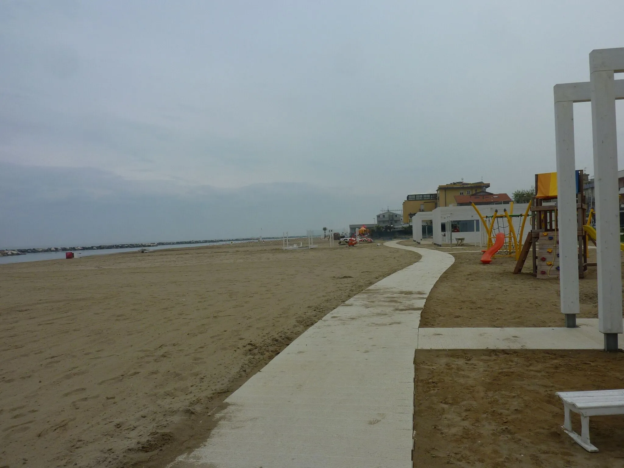 Photo showing: Strand in Torre Pedrera in der Vorsaison