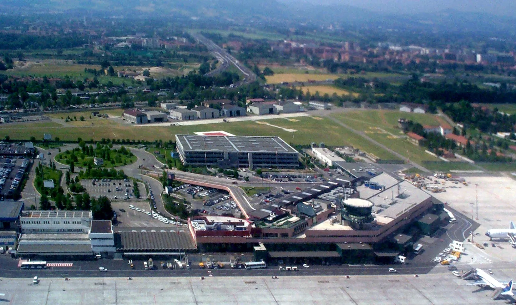 Photo showing: Veduta aerea dell'Aeroporto di Bologna-Borgo Panigale

Categoria:Immagini di Bologna