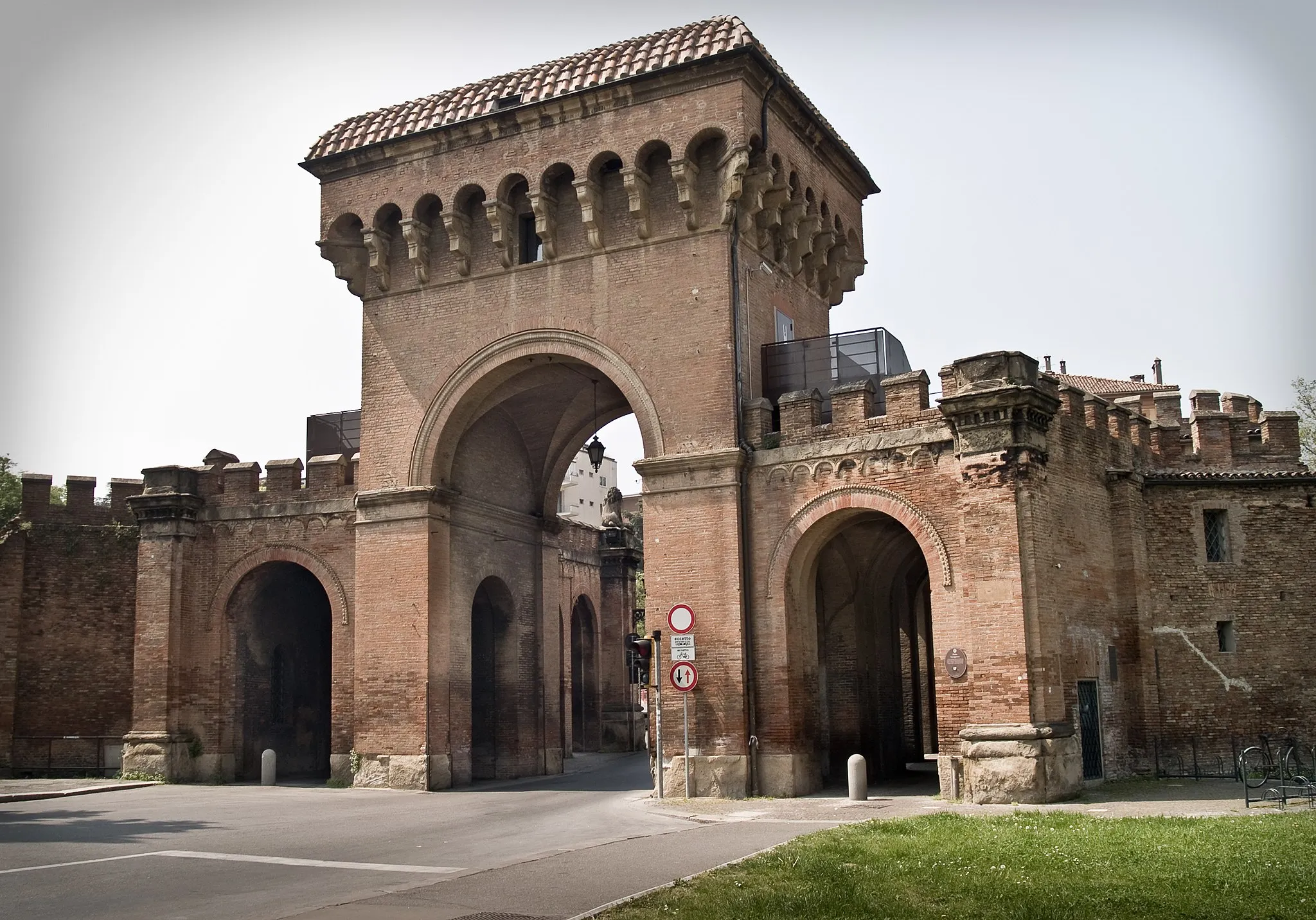 Photo showing: Bologna - Porta Saragozza