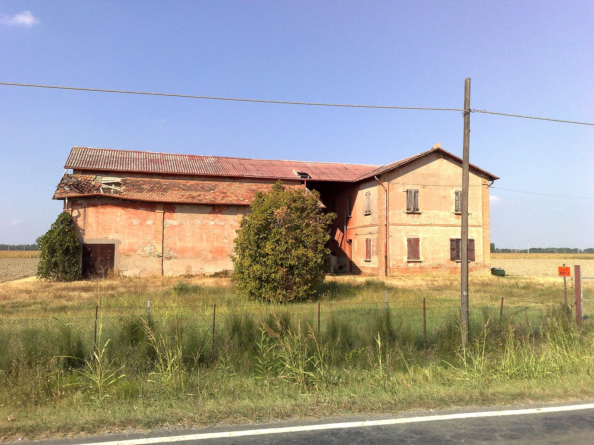 Photo showing: Una casa colonica costruita nel 1920 dalla cooperativa agricola G. Massarenti, nella zona di Durazzo.