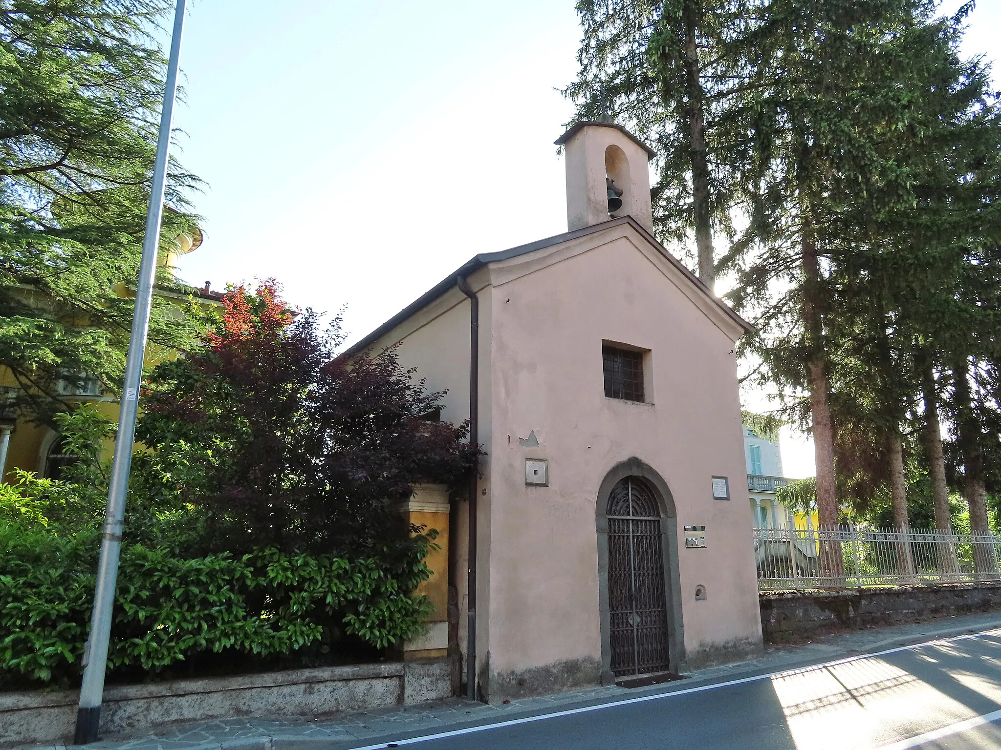 Photo showing: Facciata e lato sud-est dell'oratorio di San Rocco
