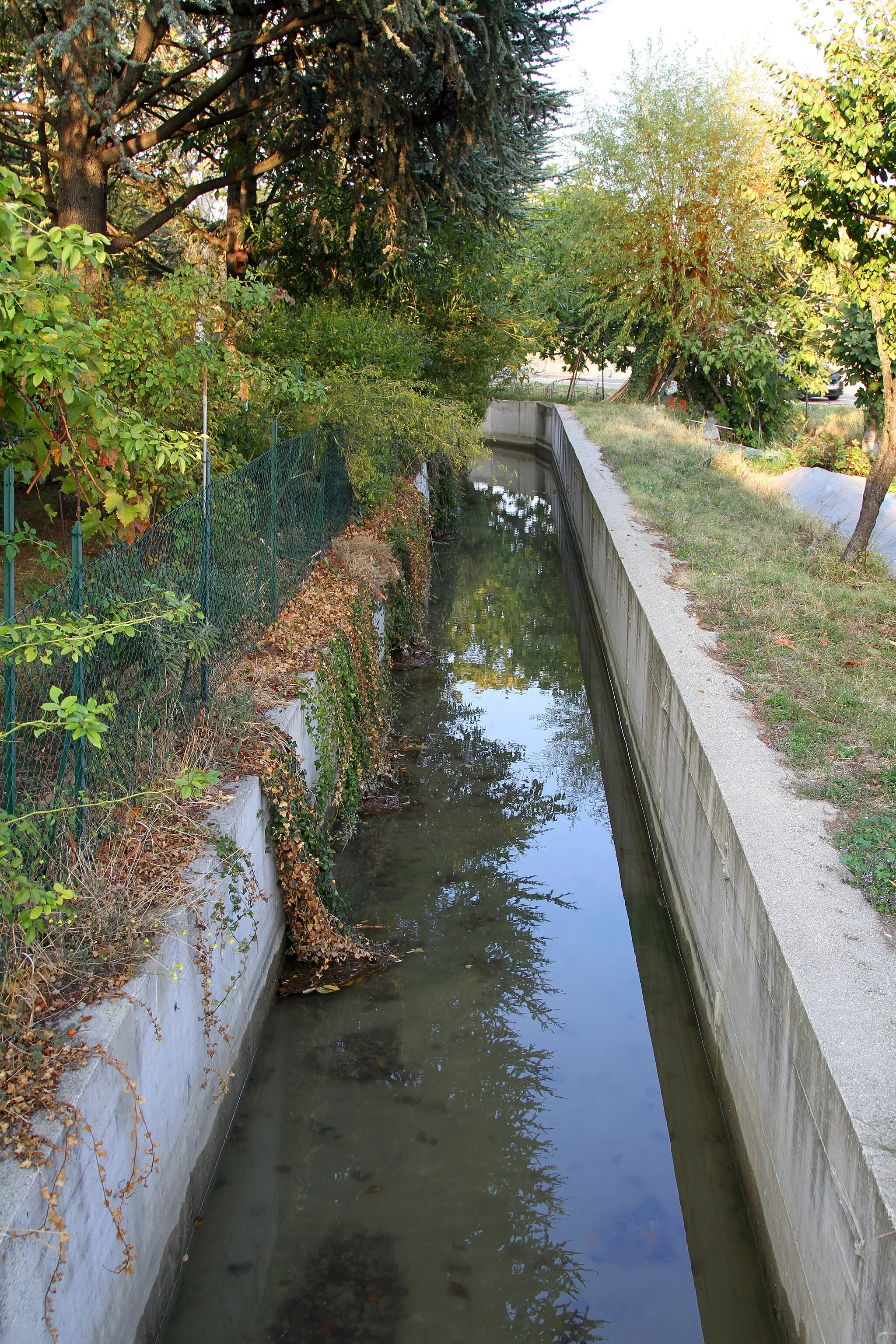 Photo showing: Canale di Savena da via Amleto Zecchi