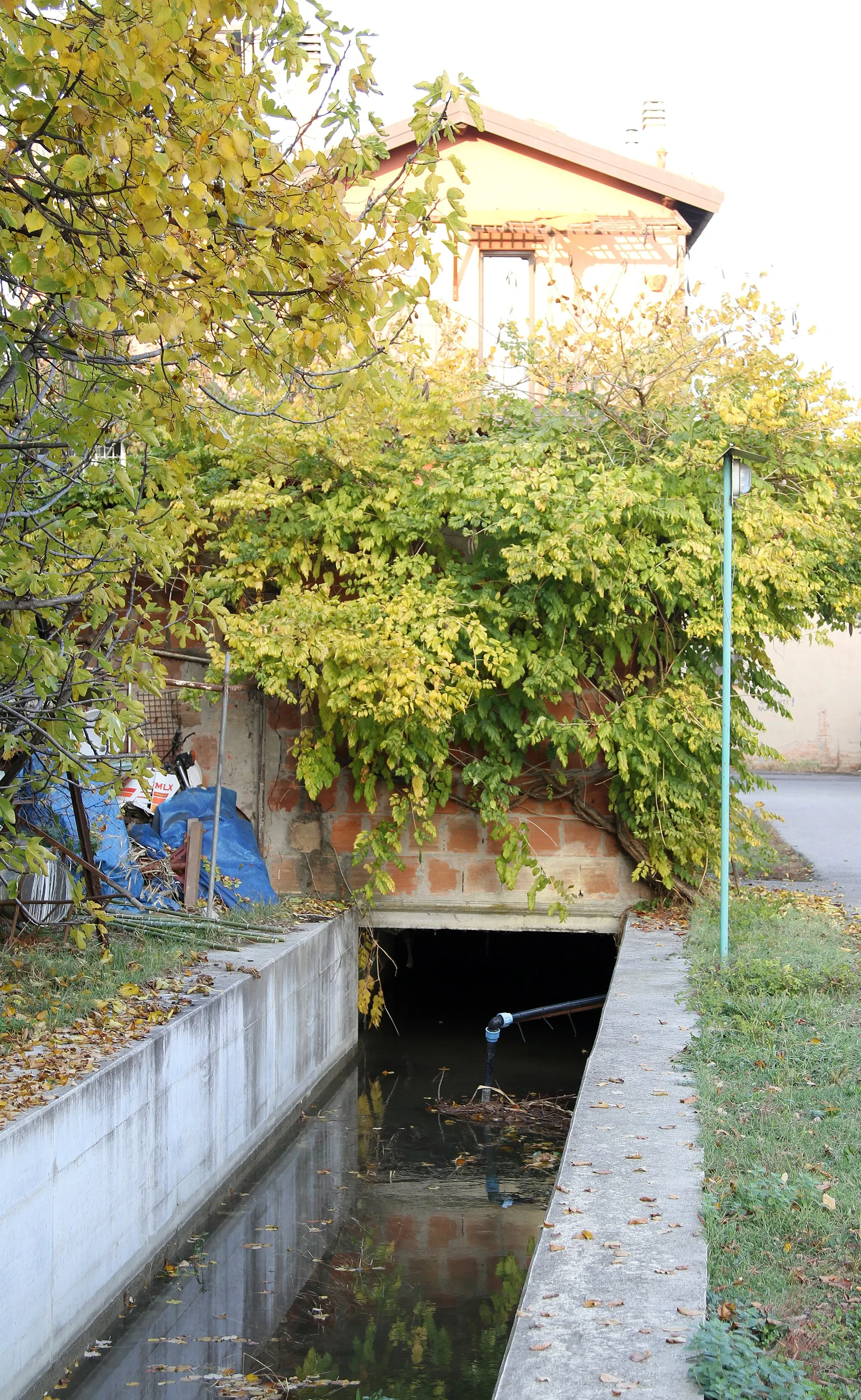 Photo showing: Canale di Savena nei pressi di via del Pozzo