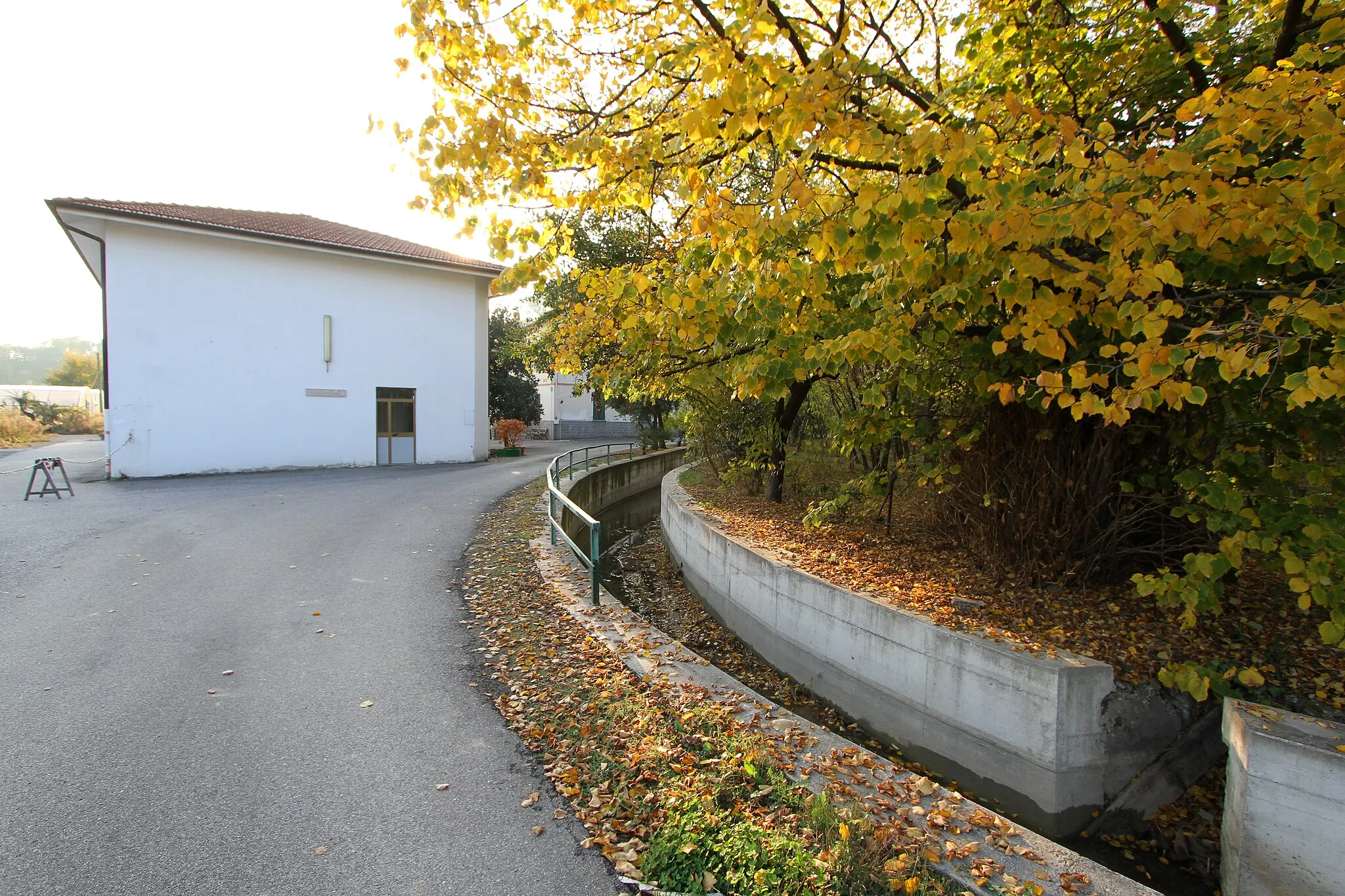 Photo showing: Canale di Savena nei pressi di via del Pozzo