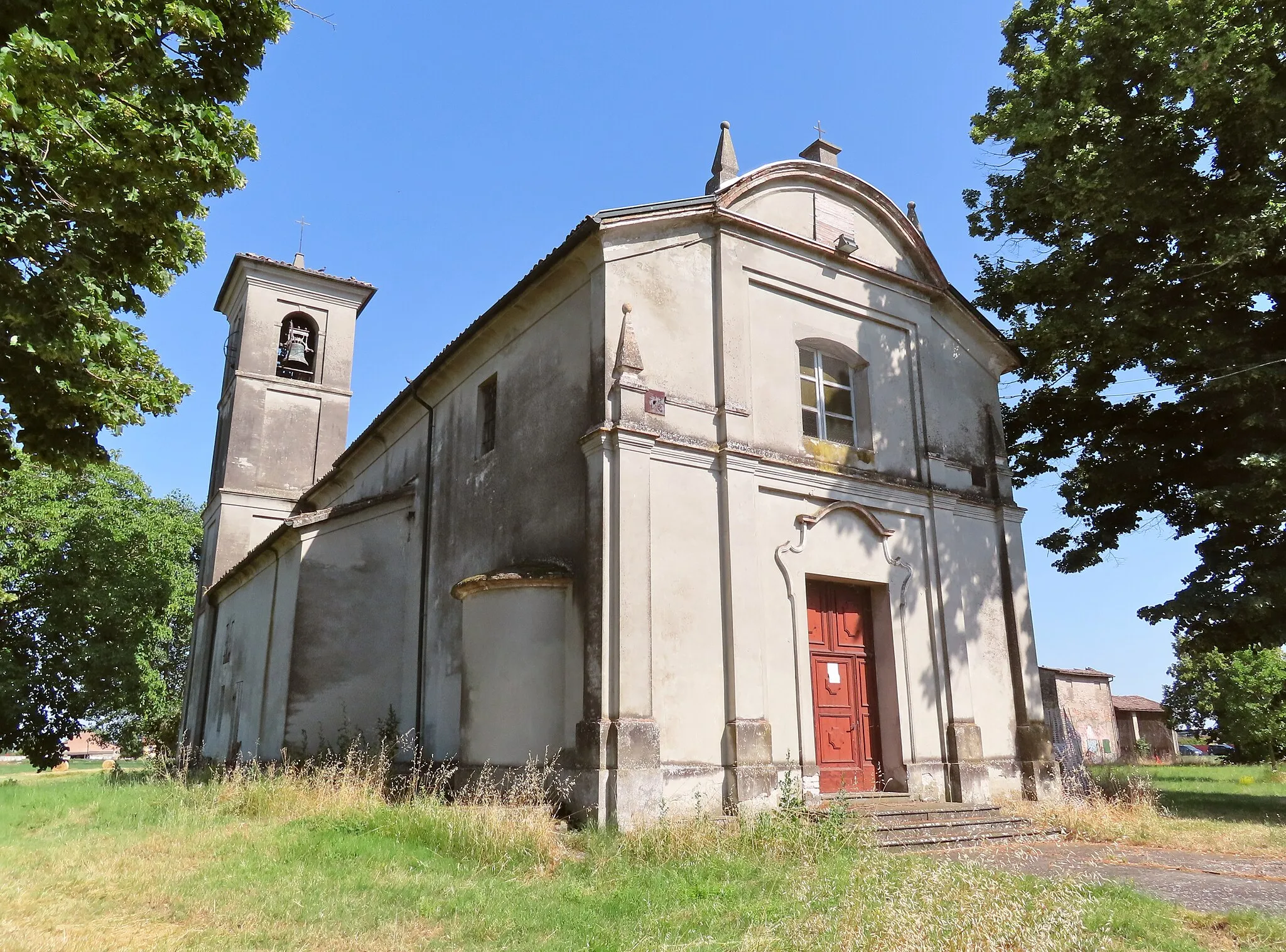 Photo showing: Facciata e lato nord della chiesa di San Lorenzo