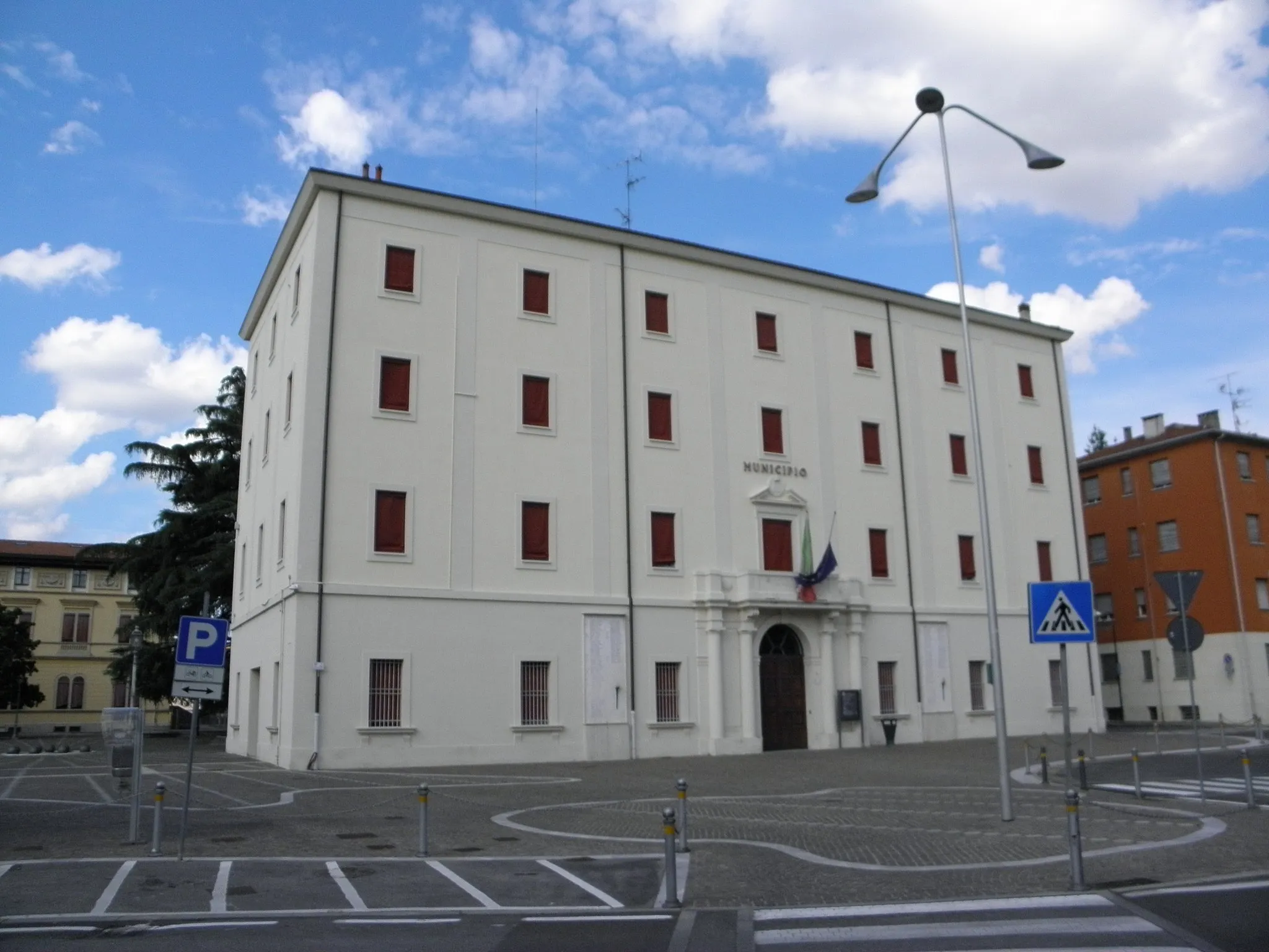 Photo showing: castel Maggiore, il Palazzo comunale.