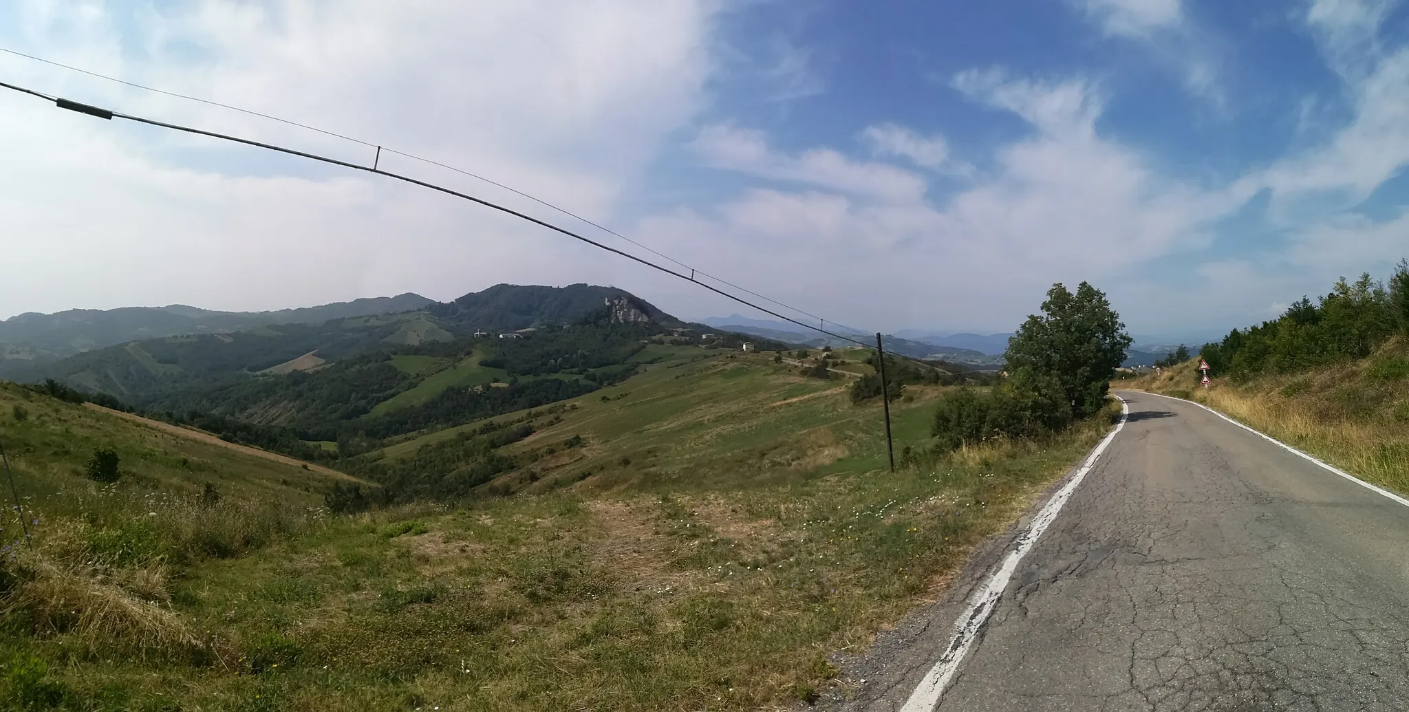 Photo showing: Panorama dal Comune di Canossa.