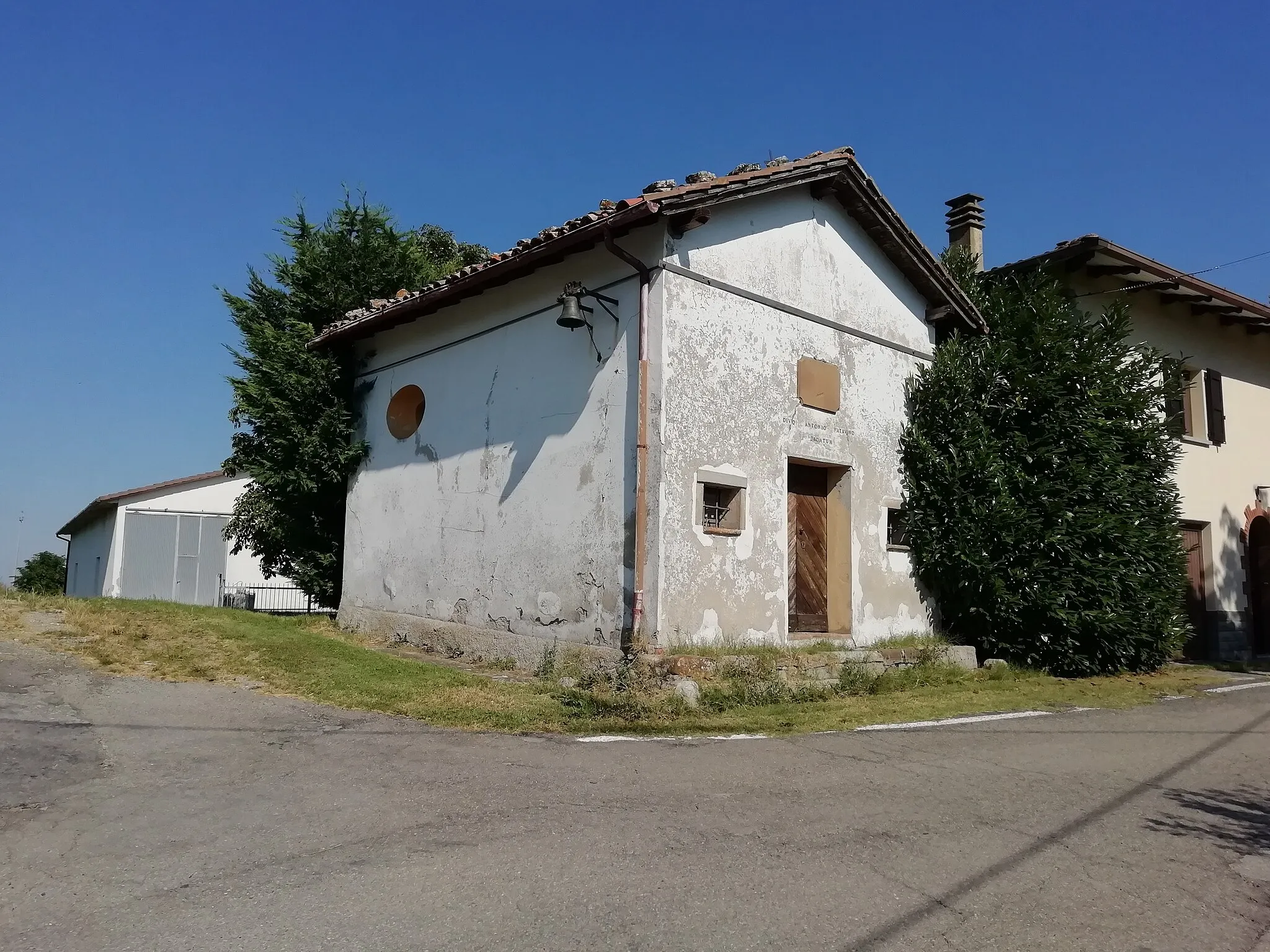 Photo showing: Oratorio di Sant'Antonio Abate e a Santa Liberata, in località Croce di Montasico, Marzabotto