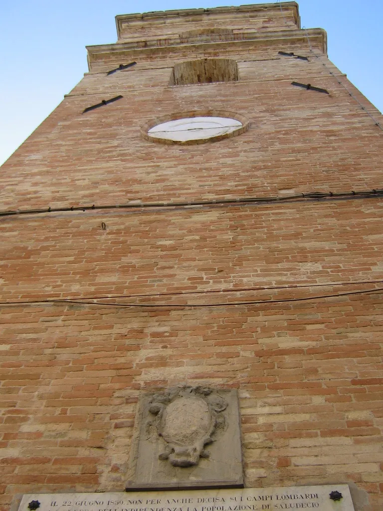 Photo showing: Saludecio (RN), Italy, Torre civica con Stemma. My work.