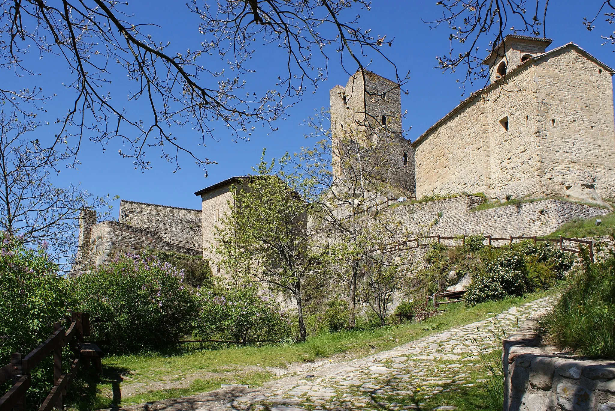 Photo showing: Castle of Carpineti, Carpineti, Italy,