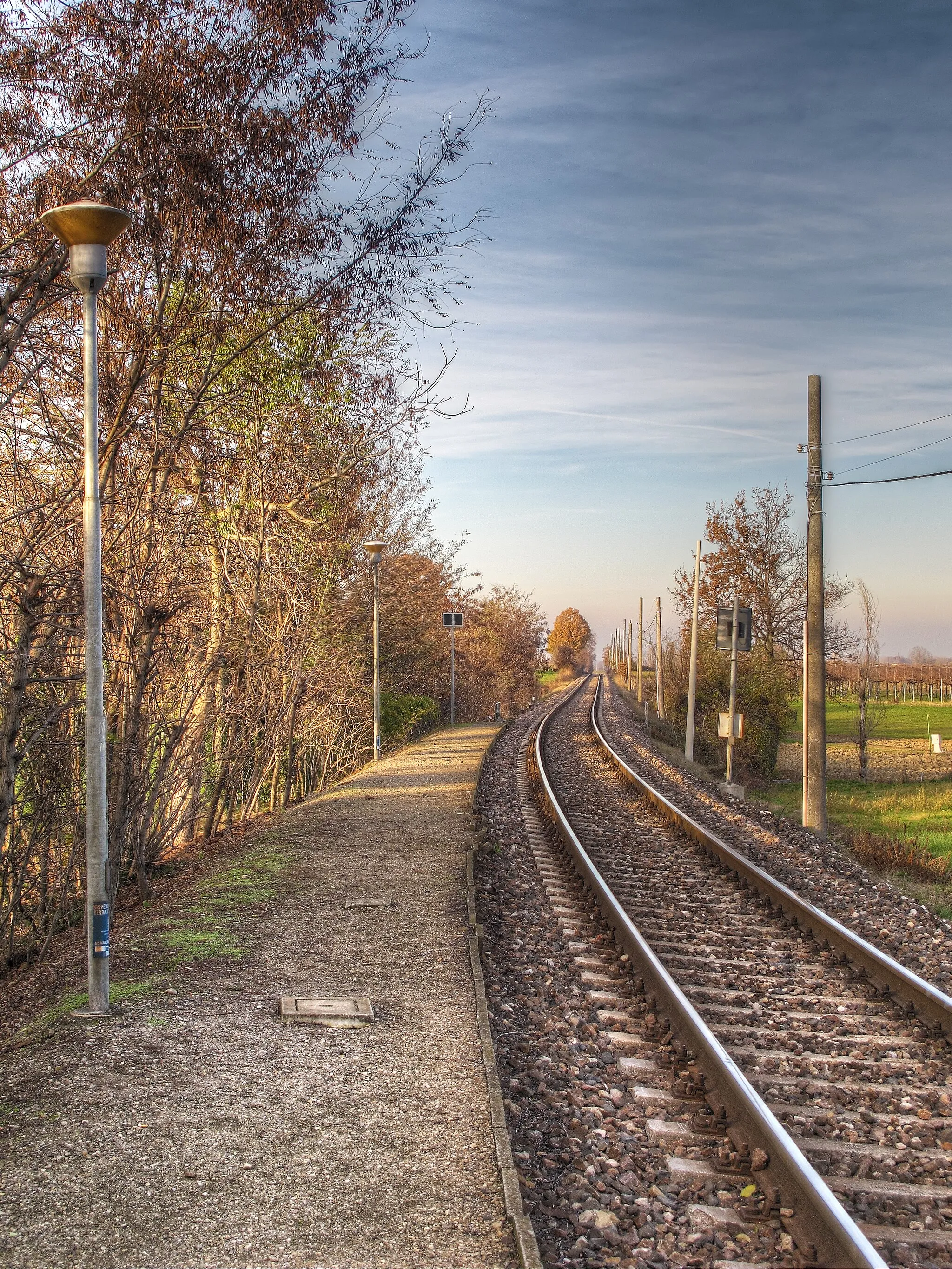 Photo showing: Railway Tracks - Pratissolo Train Station, Scandiano, Reggio Emilia, Italy