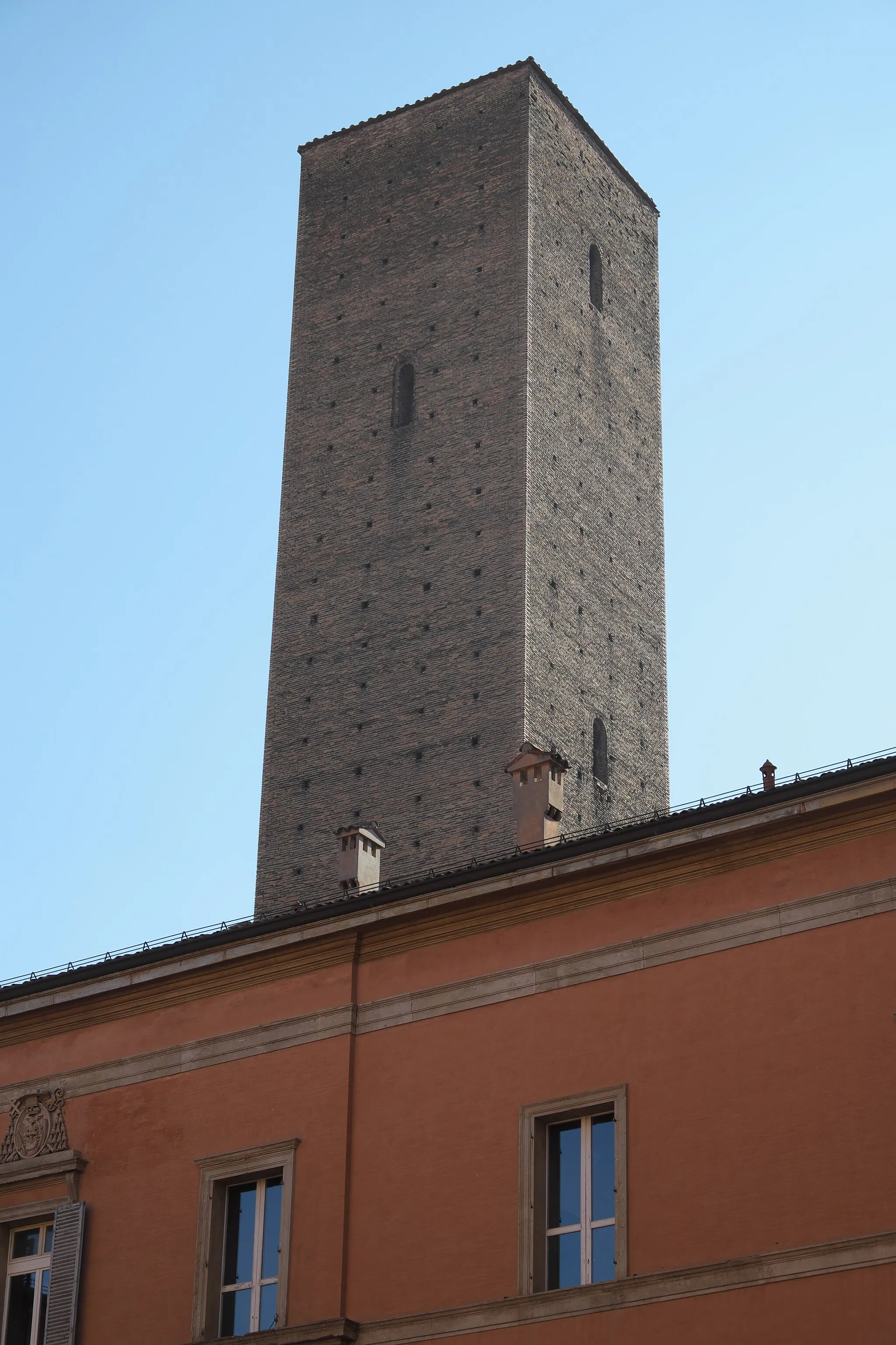 Photo showing: Palazzo Arcivescovile (Bischofspalast) und Torre degli Azzoguidi in Bologna (Emilia-Romagna/Italien)