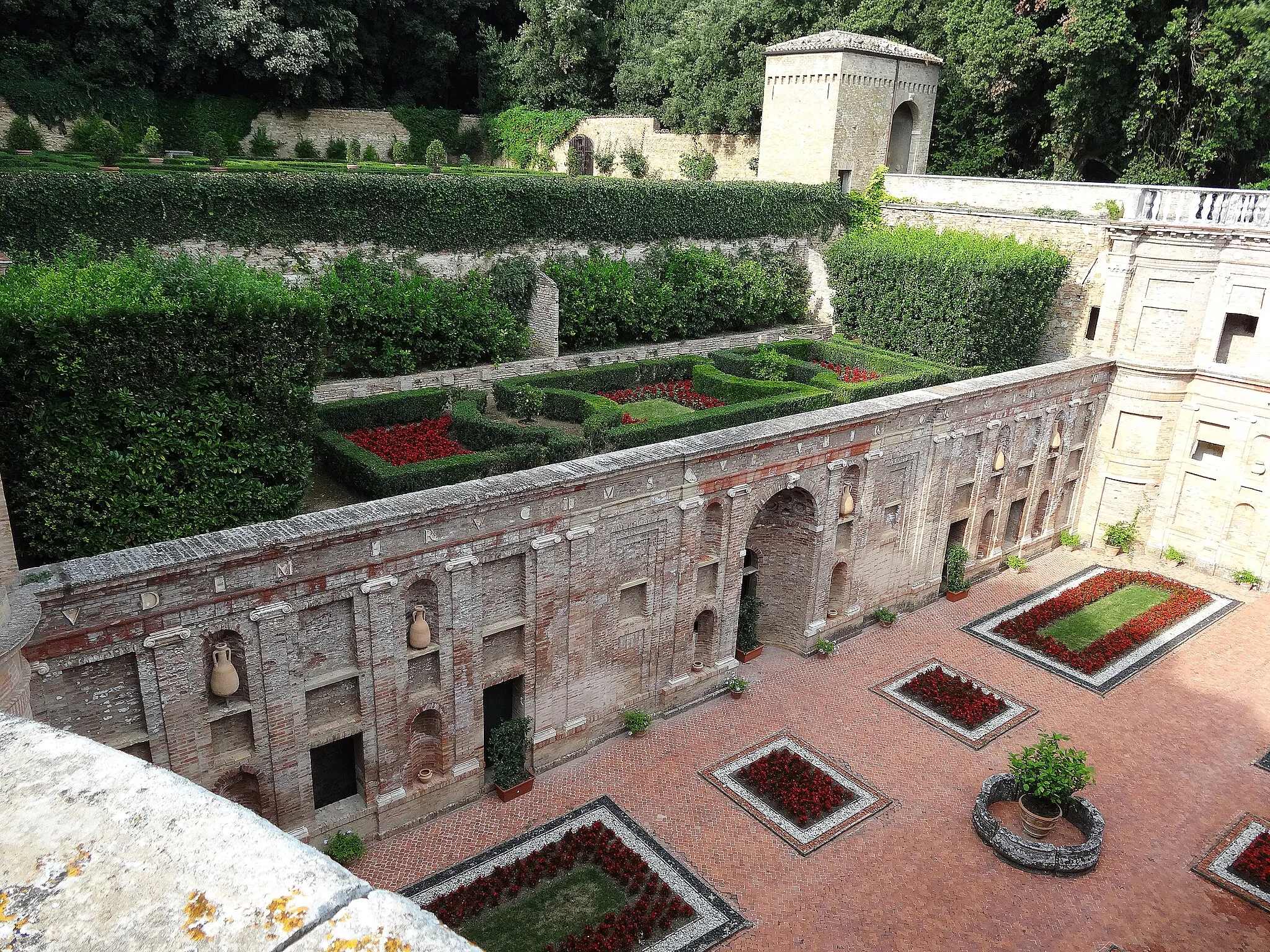 Photo showing: Villa Imperiale Pesaro, the sunken court
