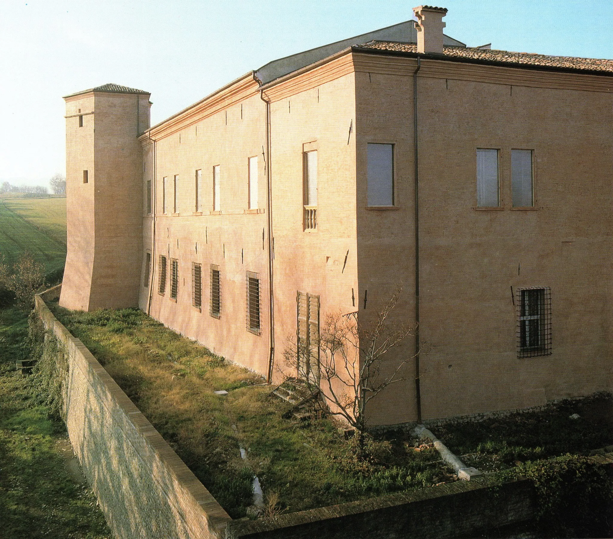 Photo showing: Castello di Spezzano, angolo nord-est