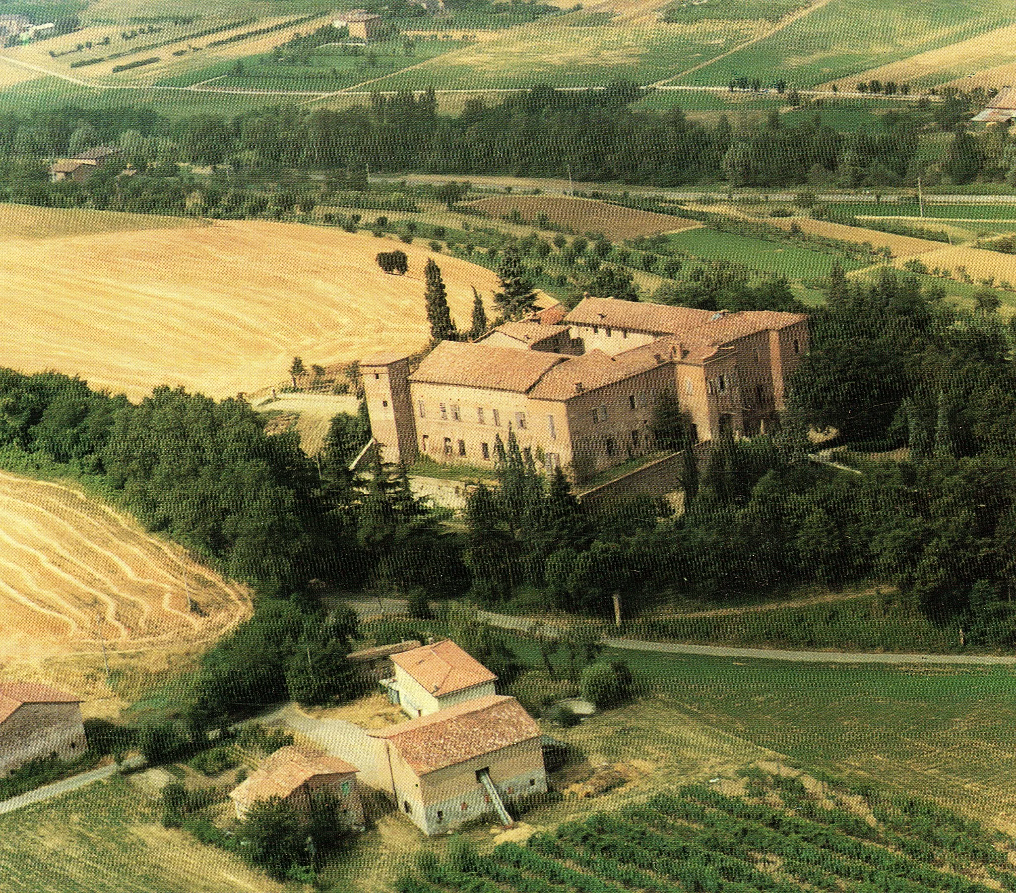 Photo showing: Spezzano: il castello ed il borgo "del Poggio"