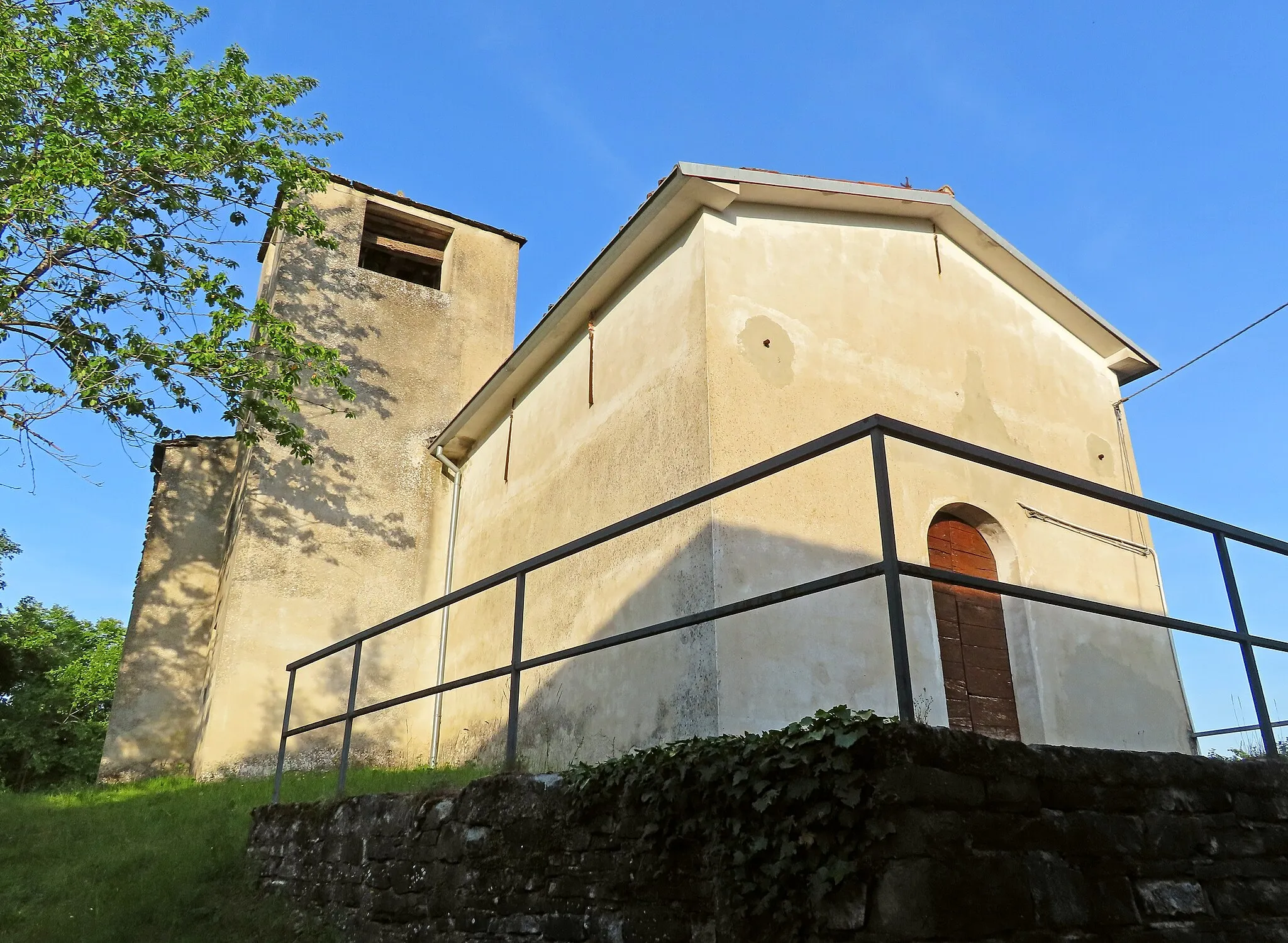Photo showing: Facciata e lato nord dell'oratorio di Santa Felicita