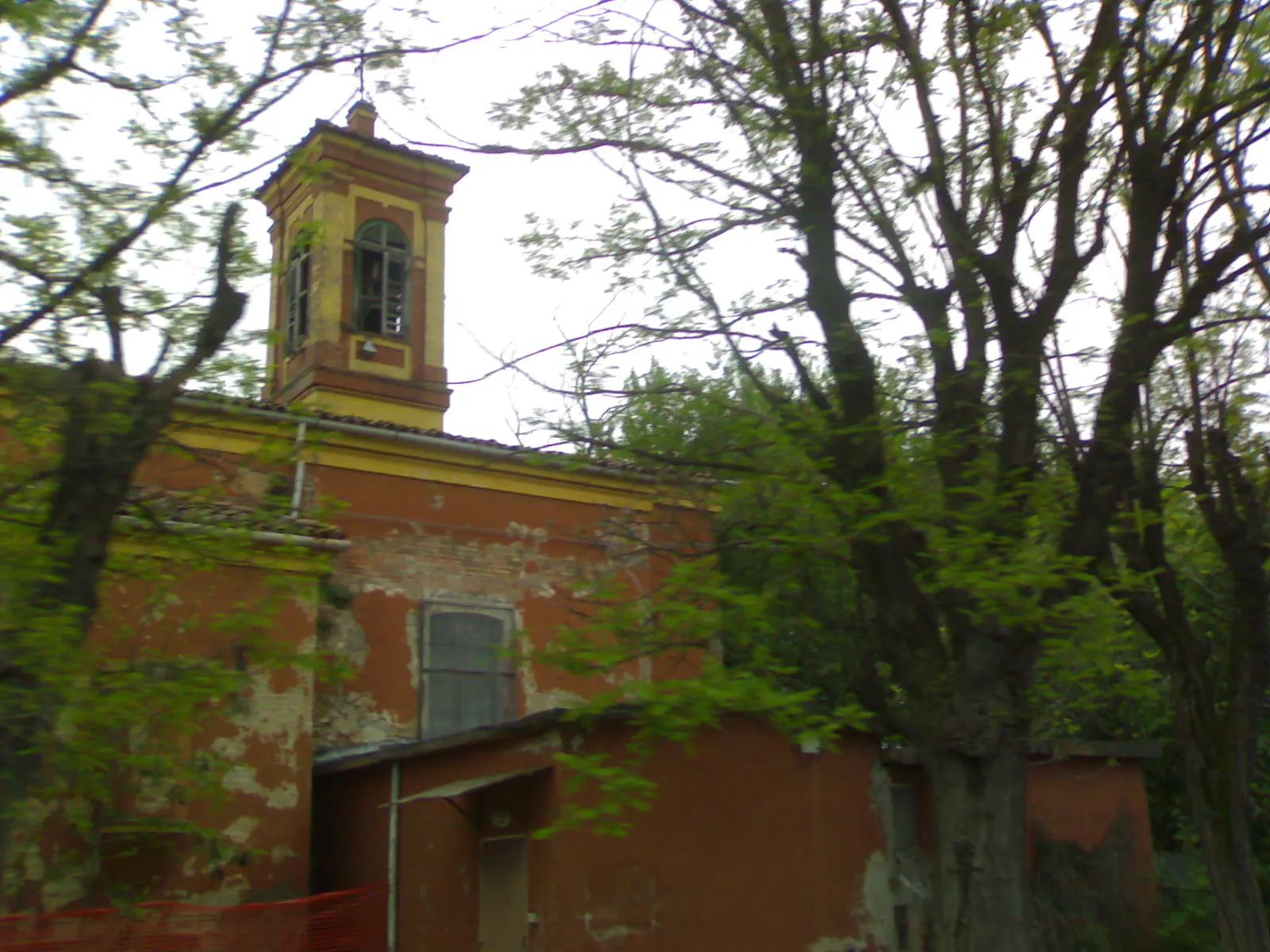 Photo showing: Una facciata del campanile della chiesa di Veduro, dedicata a san Nicolò