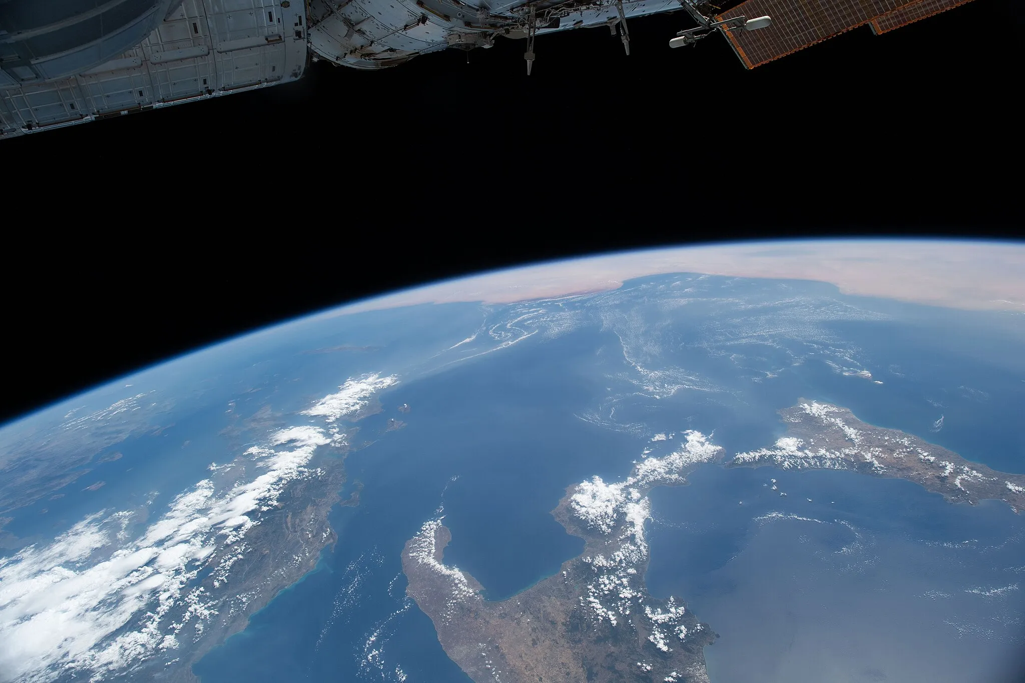 Photo showing: View of Earth taken during ISS Expedition 65.