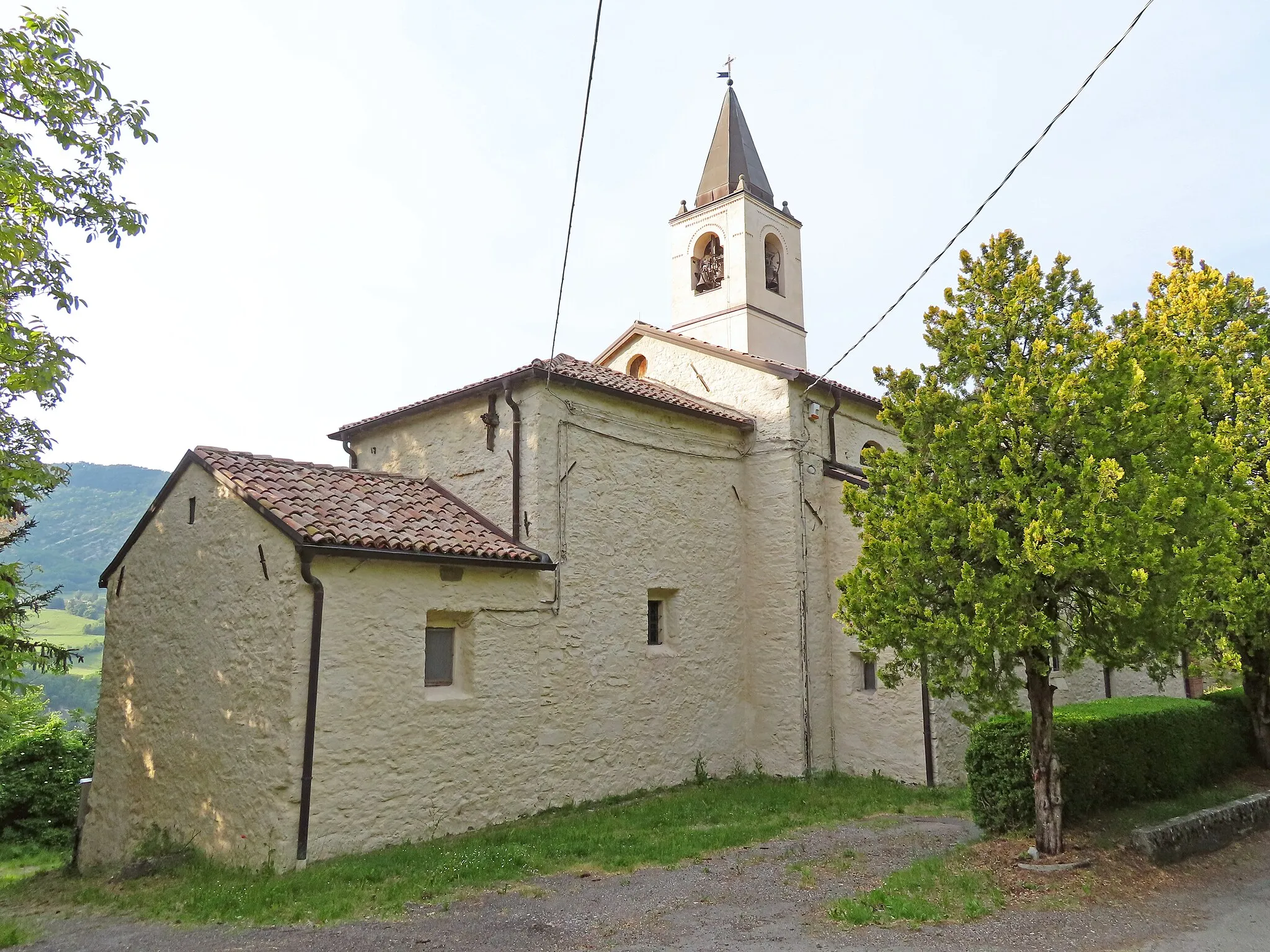 Photo showing: Retro e lato sud-est della chiesa di San Bartolomeo