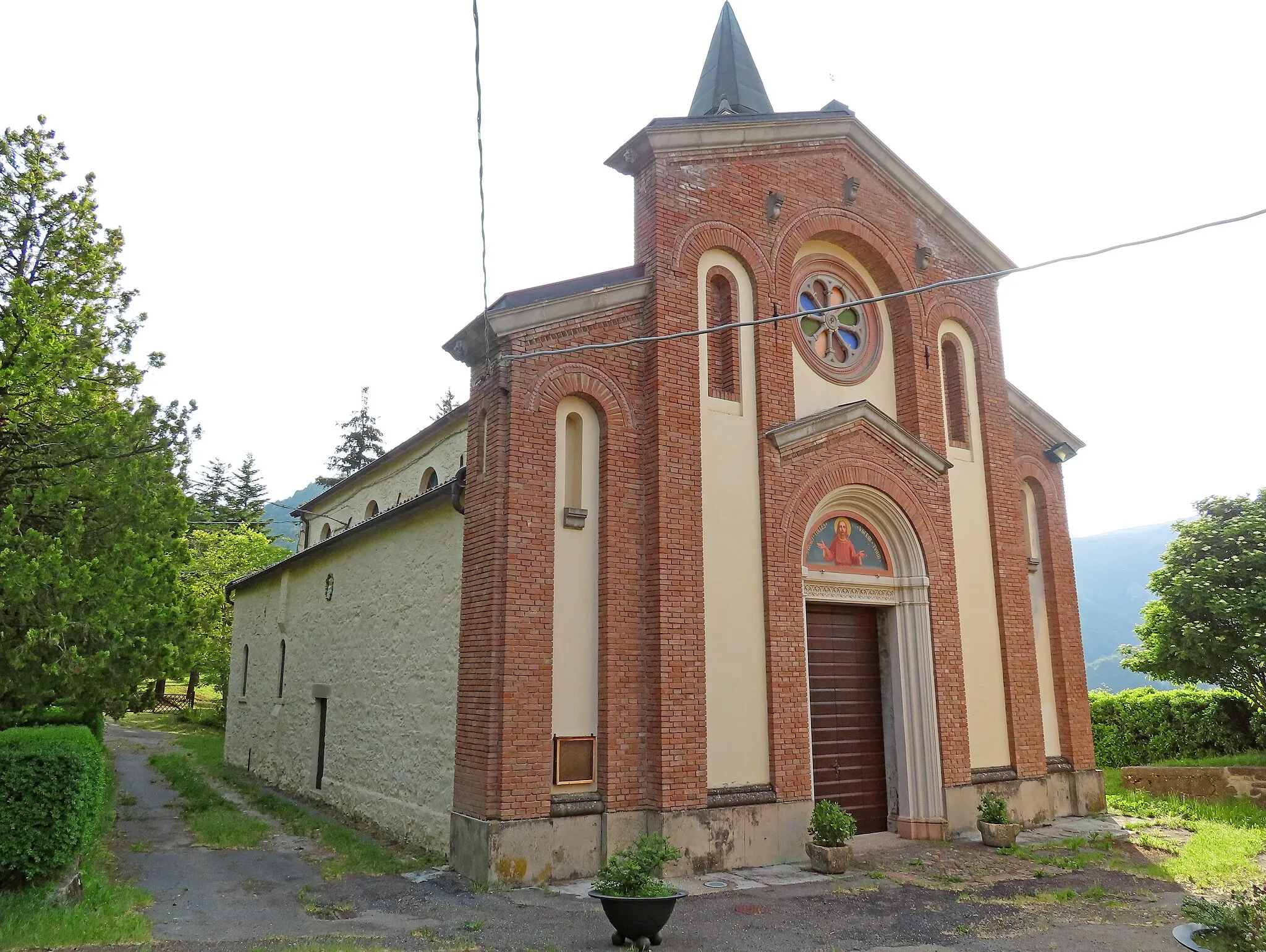 Photo showing: Facciata e lato sud-est della chiesa di San Bartolomeo