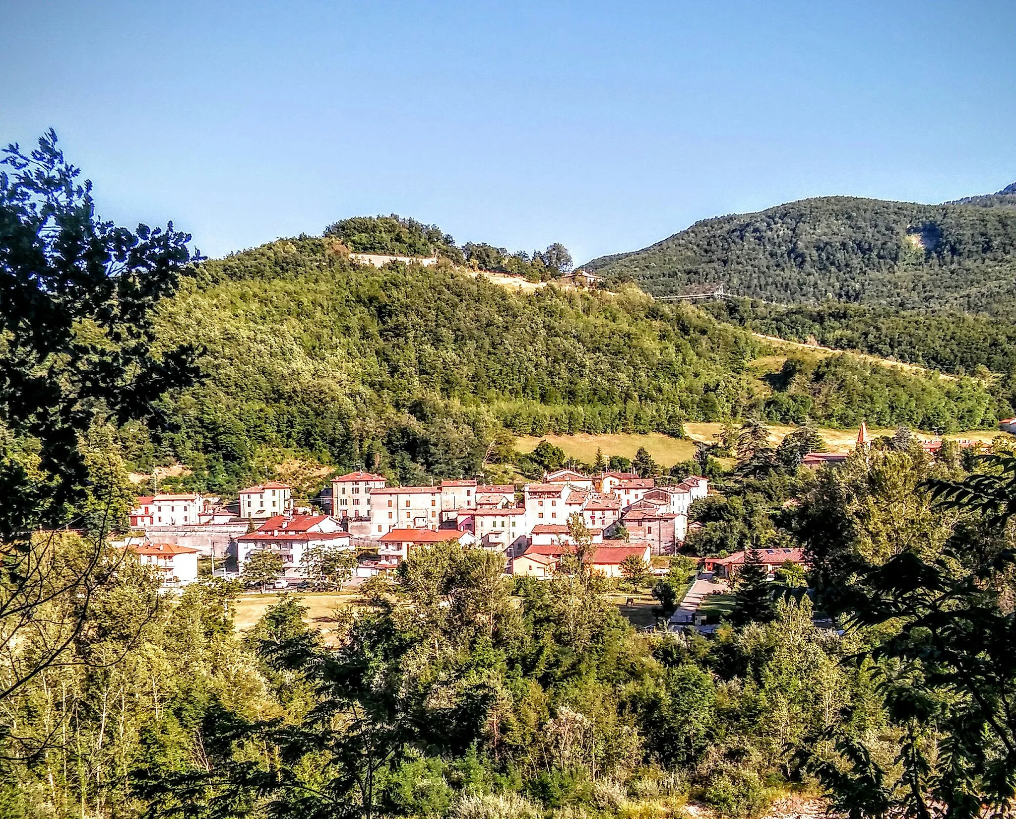 Photo showing: Vista della frazione di Marzolara dalla strada per Cella di Palmia (Terenzo)