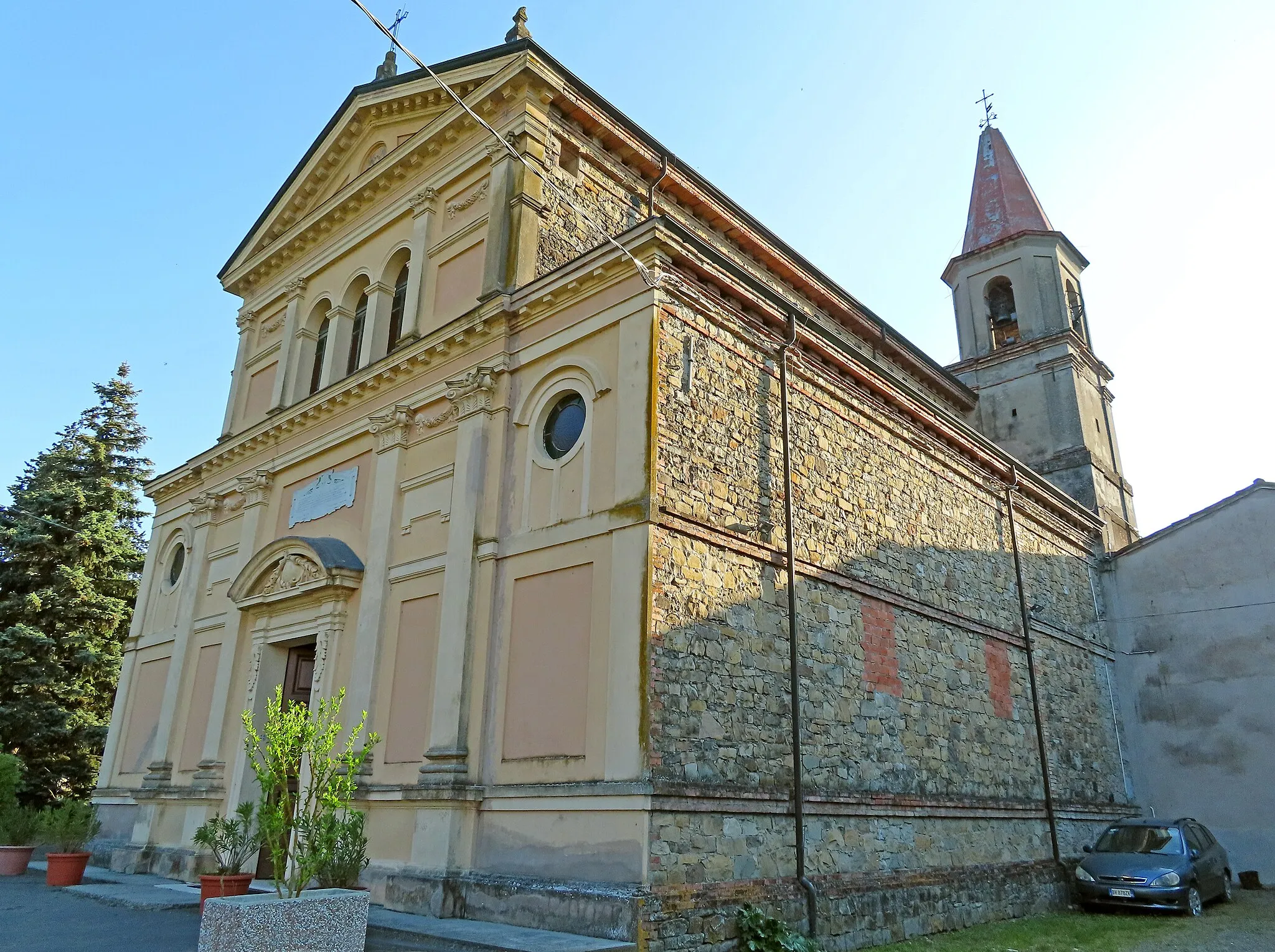 Photo showing: Facciata e lato nord della chiesa di San Pietro e Santa Maria della Pace