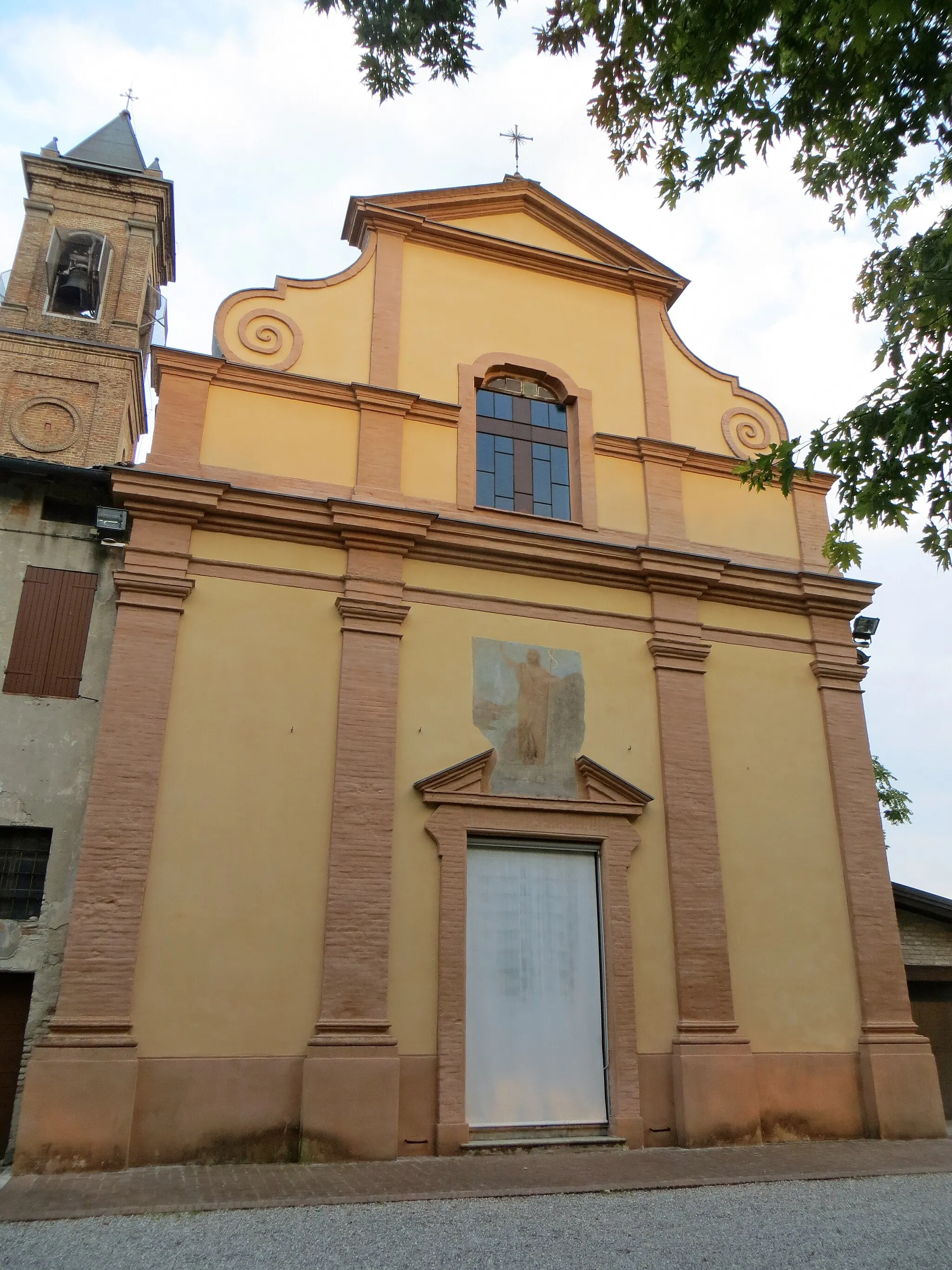 Photo showing: Chiesa dei Santi Giovanni Battista e Lorenzo (Bianconese, Fontevivo) - facciata